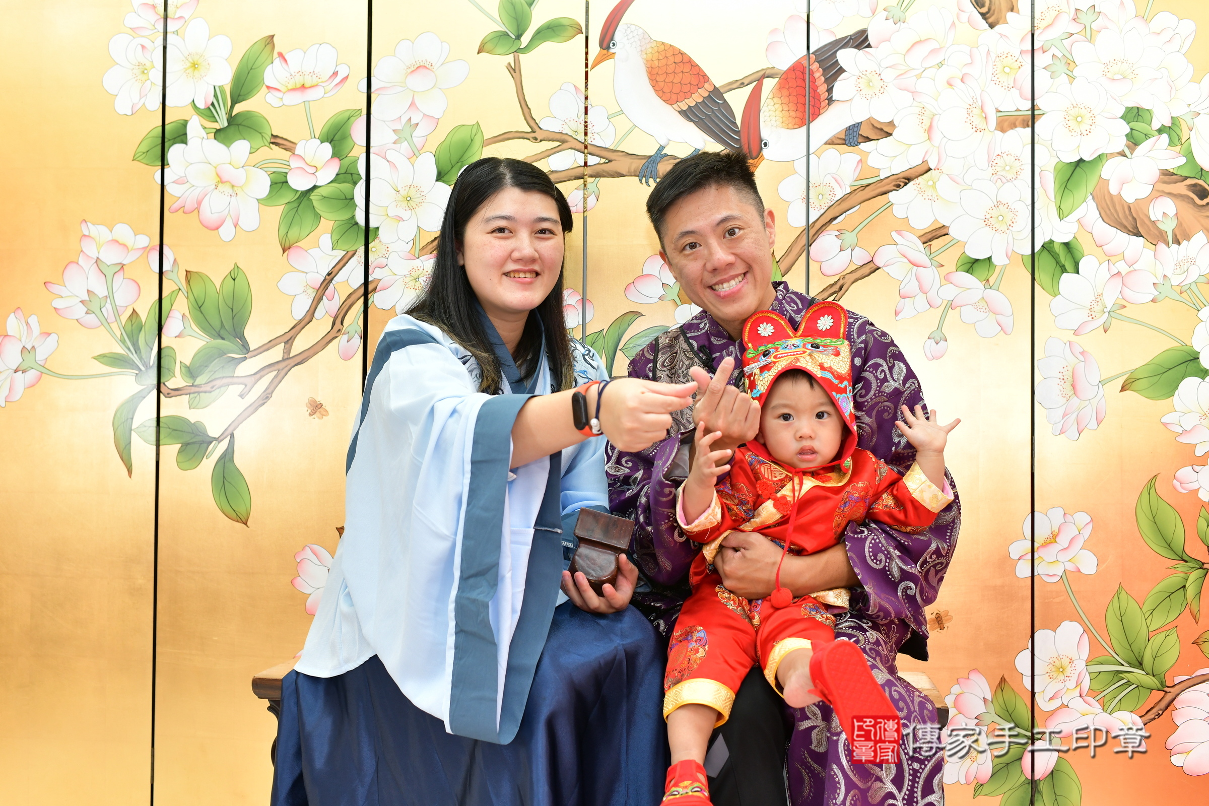 台中市北區小灝寶寶抓周推薦：傳家台中店抓周度脺中國風會場，嬰兒古禮抓周流程儀式吉祥話、抓周道具物品24種、拍照。抓周證書。2024.11.9，照片3