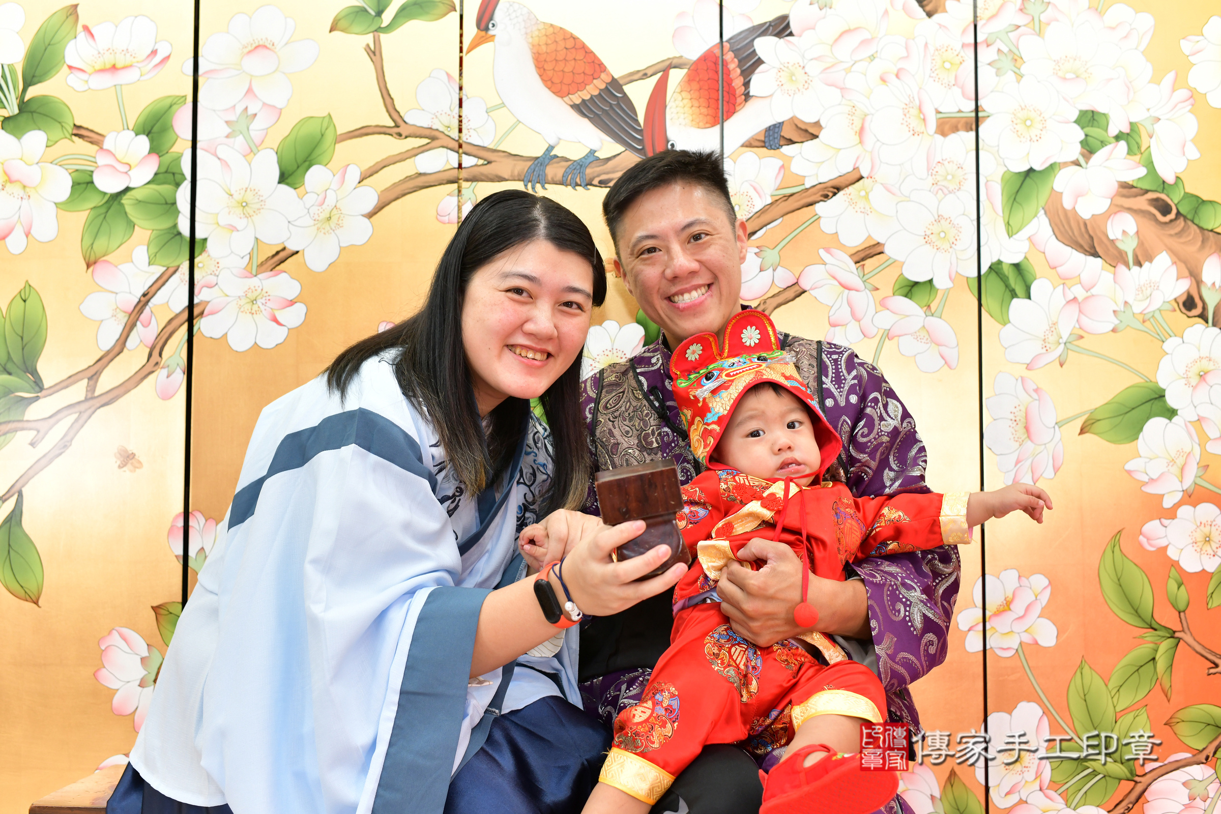 台中市北區小灝寶寶抓周推薦：傳家台中店抓周度脺中國風會場，嬰兒古禮抓周流程儀式吉祥話、抓周道具物品24種、拍照。抓周證書。2024.11.9，照片4