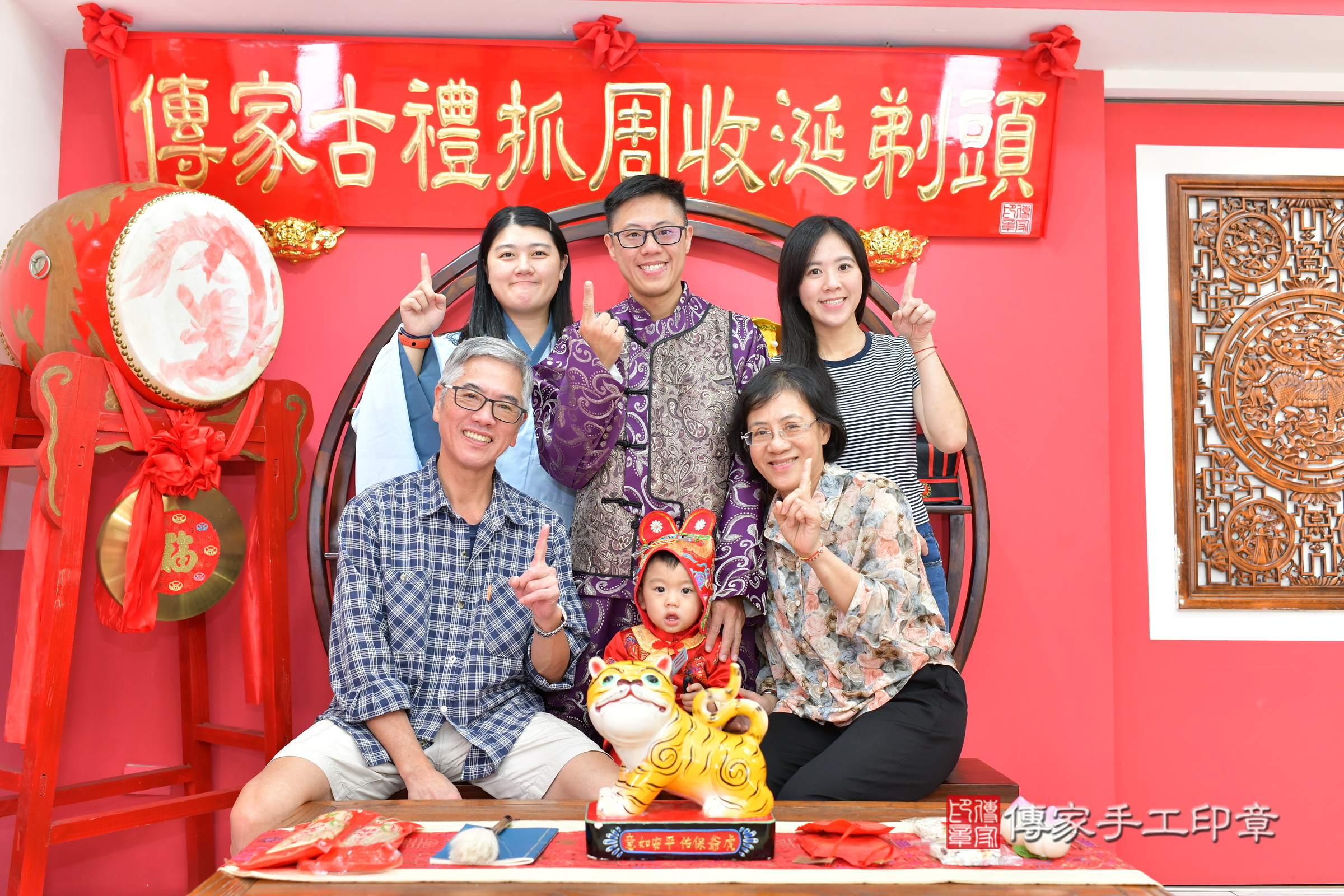 台中市北區小灝寶寶抓周推薦：傳家台中店抓周度脺中國風會場，嬰兒古禮抓周流程儀式吉祥話、抓周道具物品24種、拍照。抓周證書。2024.11.9，照片16
