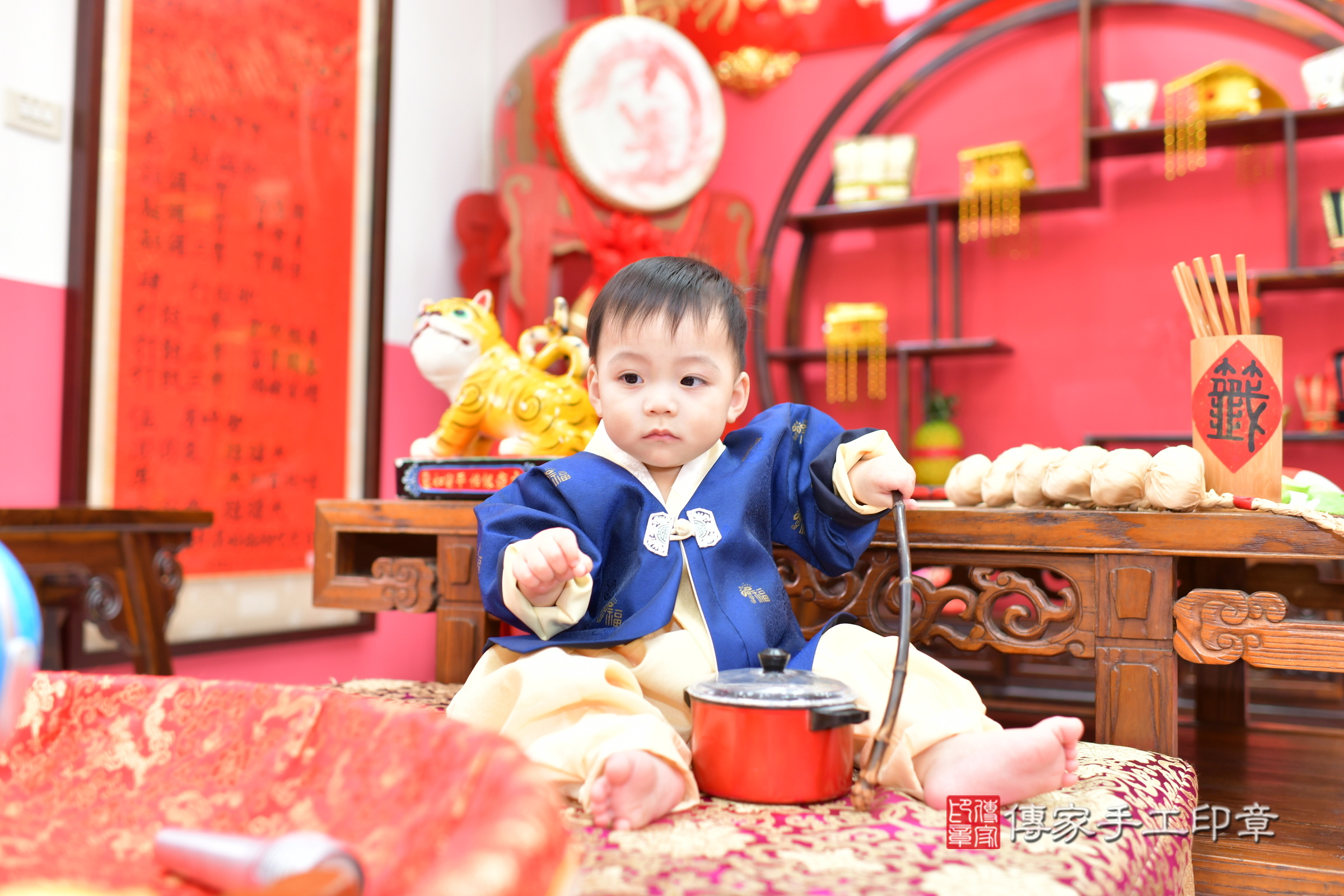 台中市北區鈞鈞寶寶抓周推薦：傳家台中店抓周度脺中國風會場，嬰兒古禮抓周流程儀式吉祥話、抓周道具物品24種、拍照。抓周證書。2024.11.13，照片16