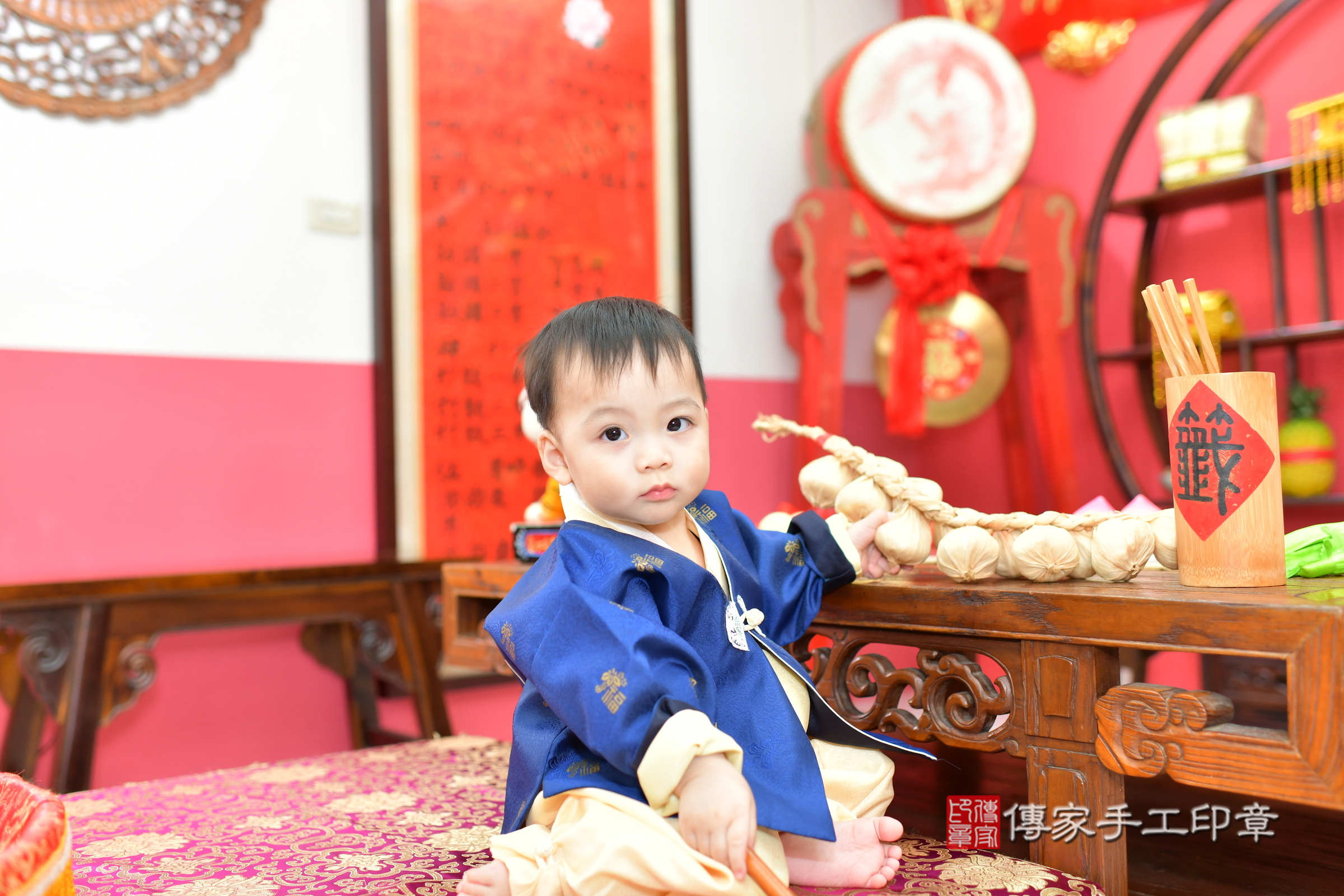 台中市北區鈞鈞寶寶抓周推薦：傳家台中店抓周度脺中國風會場，嬰兒古禮抓周流程儀式吉祥話、抓周道具物品24種、拍照。抓周證書。2024.11.13，照片18