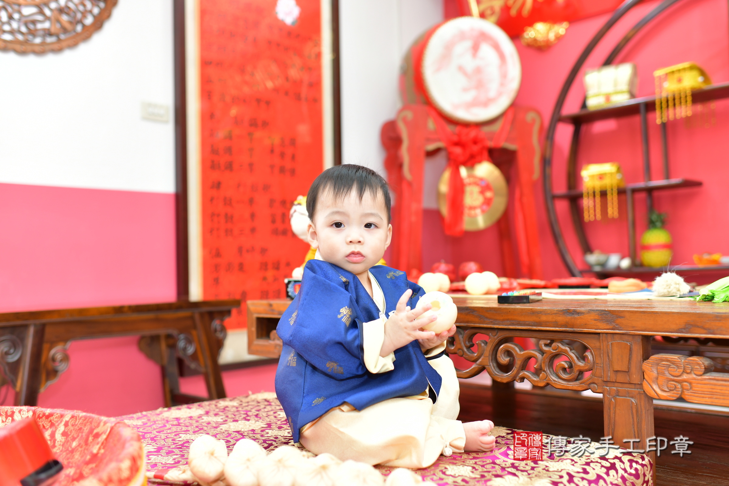 台中市北區鈞鈞寶寶抓周推薦：傳家台中店抓周度脺中國風會場，嬰兒古禮抓周流程儀式吉祥話、抓周道具物品24種、拍照。抓周證書。2024.11.13，照片19