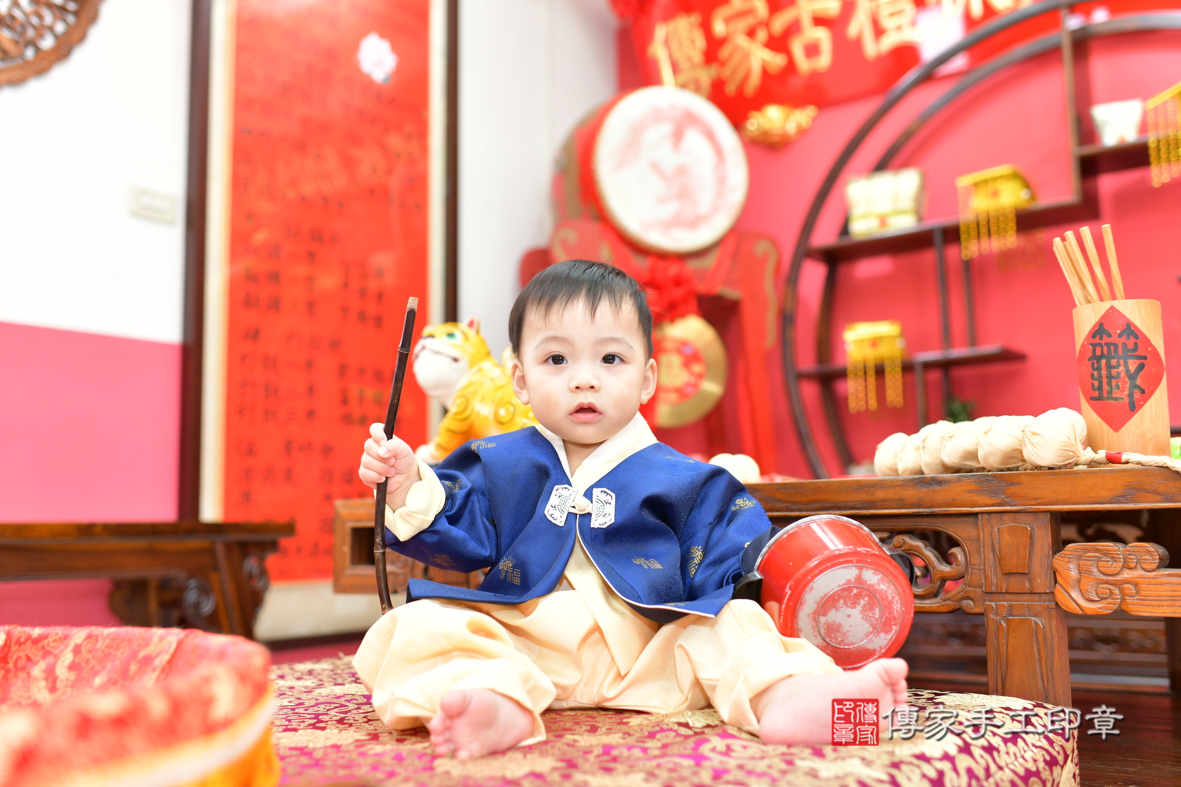 台中市北區鈞鈞寶寶抓周推薦：傳家台中店抓周度脺中國風會場，嬰兒古禮抓周流程儀式吉祥話、抓周道具物品24種、拍照。抓周證書。2024.11.13，照片15