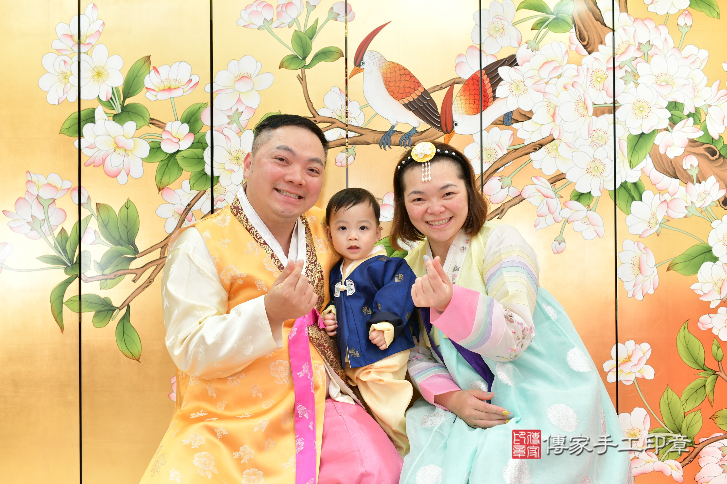 台中市北區鈞鈞寶寶抓周推薦：傳家台中店抓周度脺中國風會場，嬰兒古禮抓周流程儀式吉祥話、抓周道具物品24種、拍照。抓周證書。2024.11.13，照片9