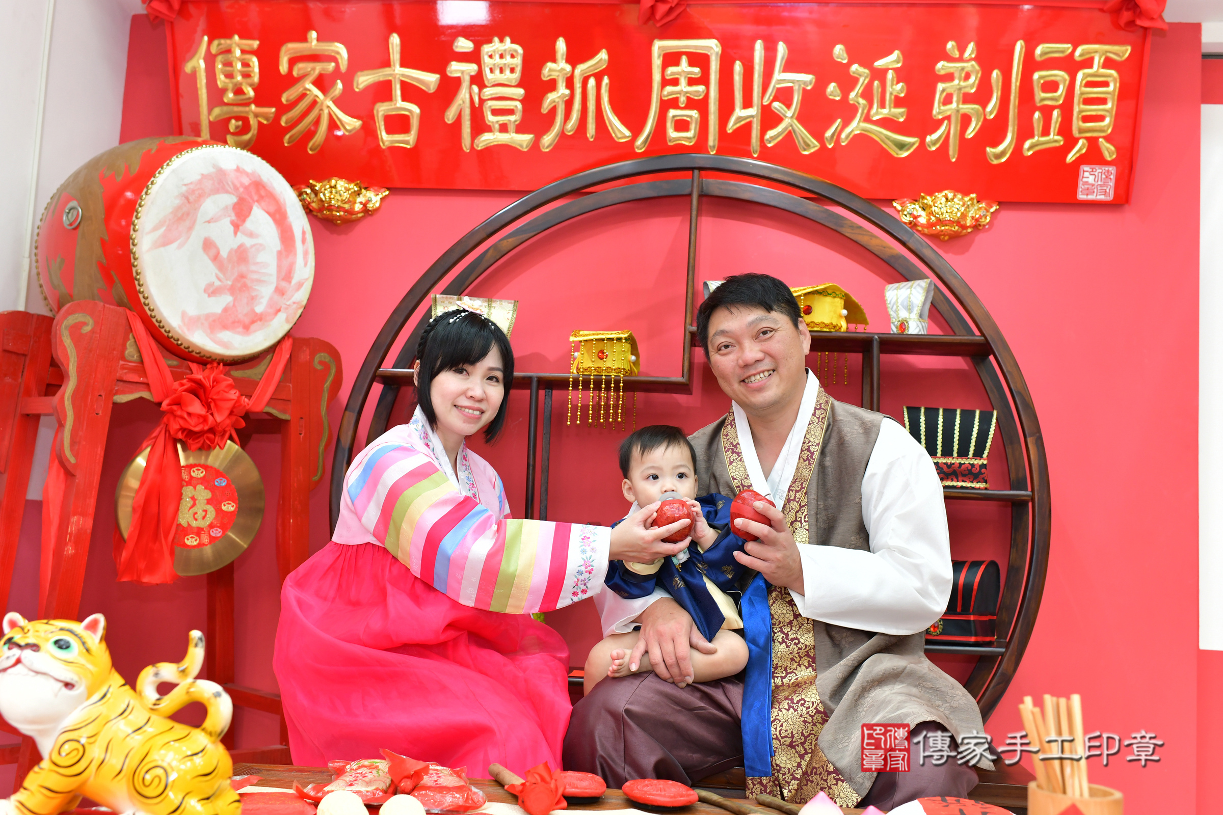 台中市北區鈞鈞寶寶抓周推薦：傳家台中店抓周度脺中國風會場，嬰兒古禮抓周流程儀式吉祥話、抓周道具物品24種、拍照。抓周證書。2024.11.13，照片21