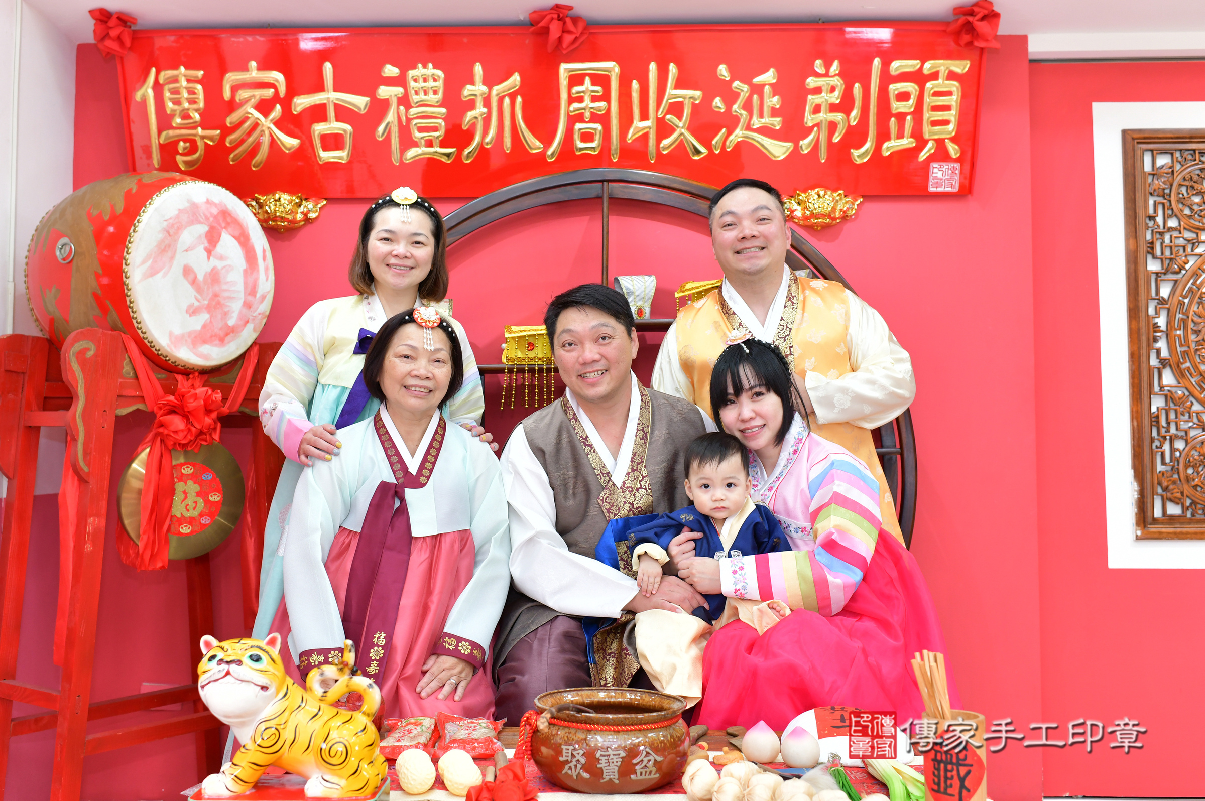 台中市北區鈞鈞寶寶抓周推薦：傳家台中店抓周度脺中國風會場，嬰兒古禮抓周流程儀式吉祥話、抓周道具物品24種、拍照。抓周證書。2024.11.13，照片28