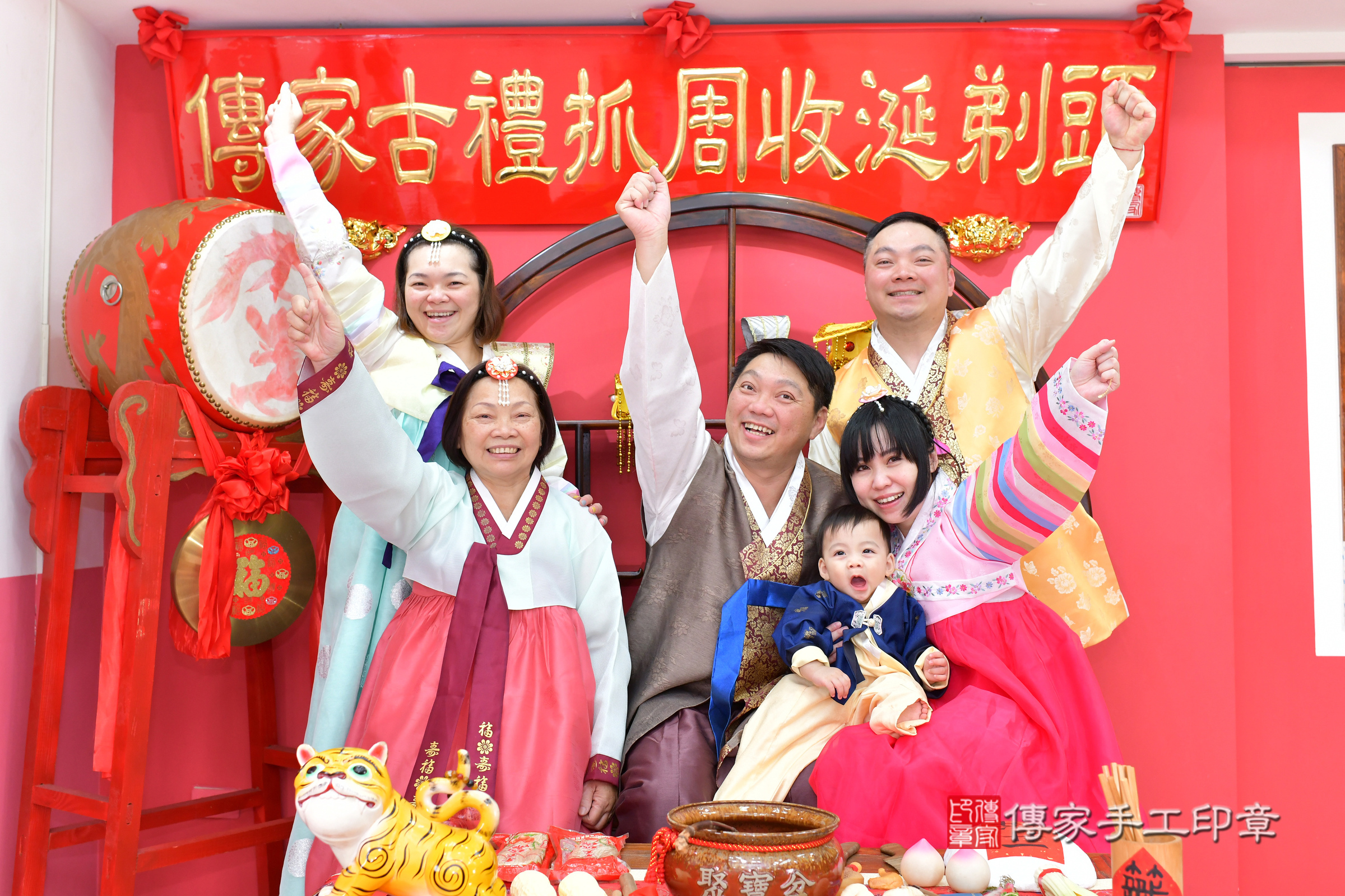 台中市北區鈞鈞寶寶抓周推薦：傳家台中店抓周度脺中國風會場，嬰兒古禮抓周流程儀式吉祥話、抓周道具物品24種、拍照。抓周證書。2024.11.13，照片29
