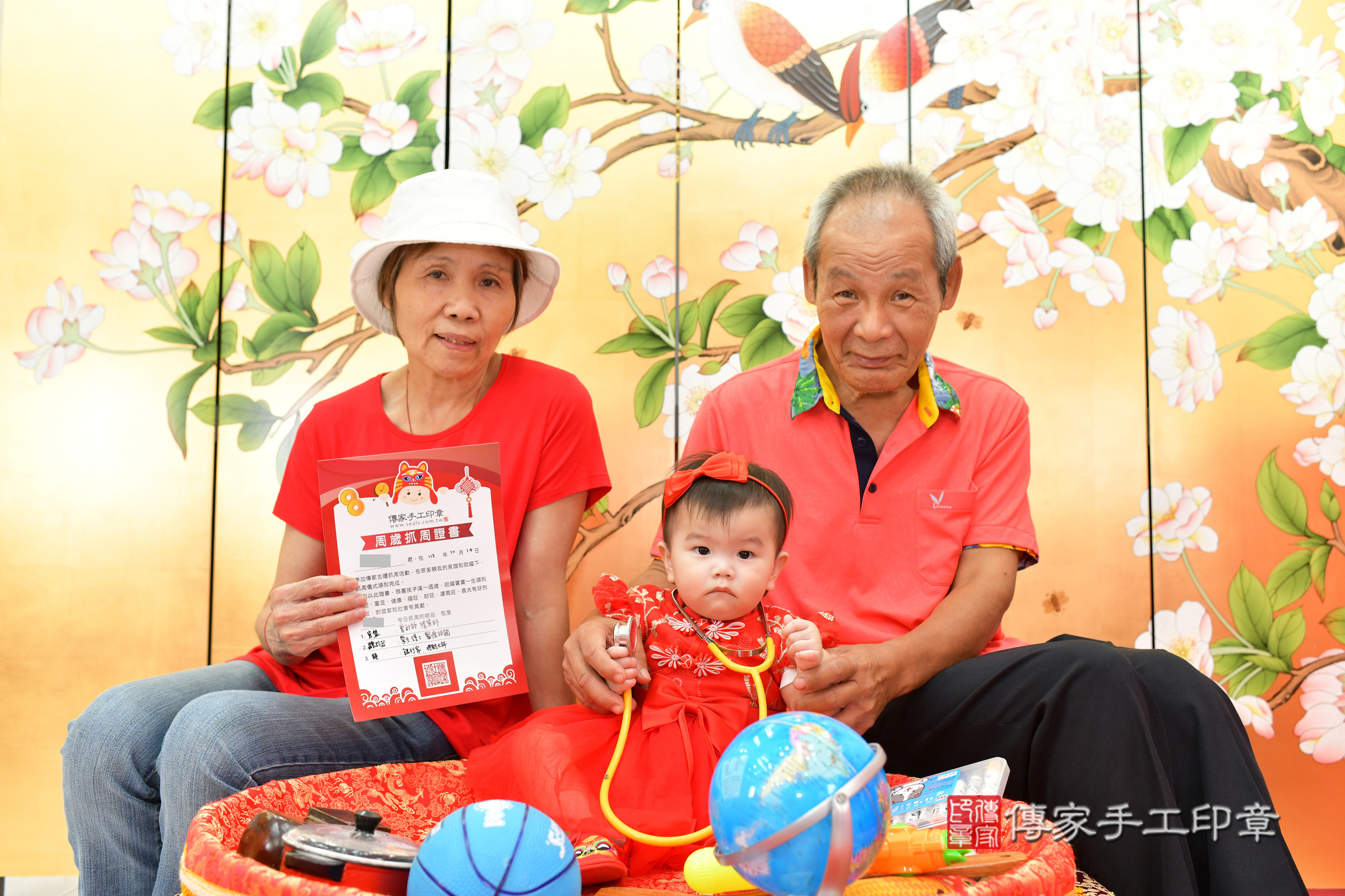 台中市北區蕎蕎寶寶抓周推薦：傳家台中店抓周度脺中國風會場，嬰兒古禮抓周流程儀式吉祥話、抓周道具物品24種、拍照。抓周證書。2024.11.14，照片15