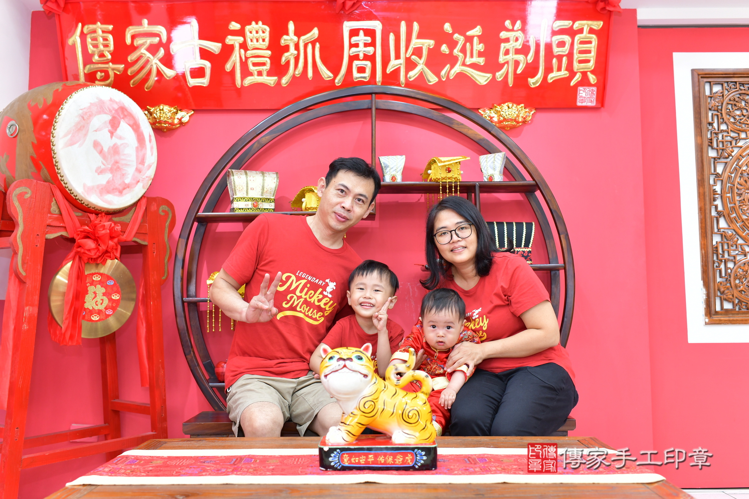 台中市北區小倫寶寶抓周推薦：傳家台中店抓周度脺中國風會場，嬰兒古禮抓周流程儀式吉祥話、抓周道具物品24種、拍照。抓周證書。2024.11.15，照片11