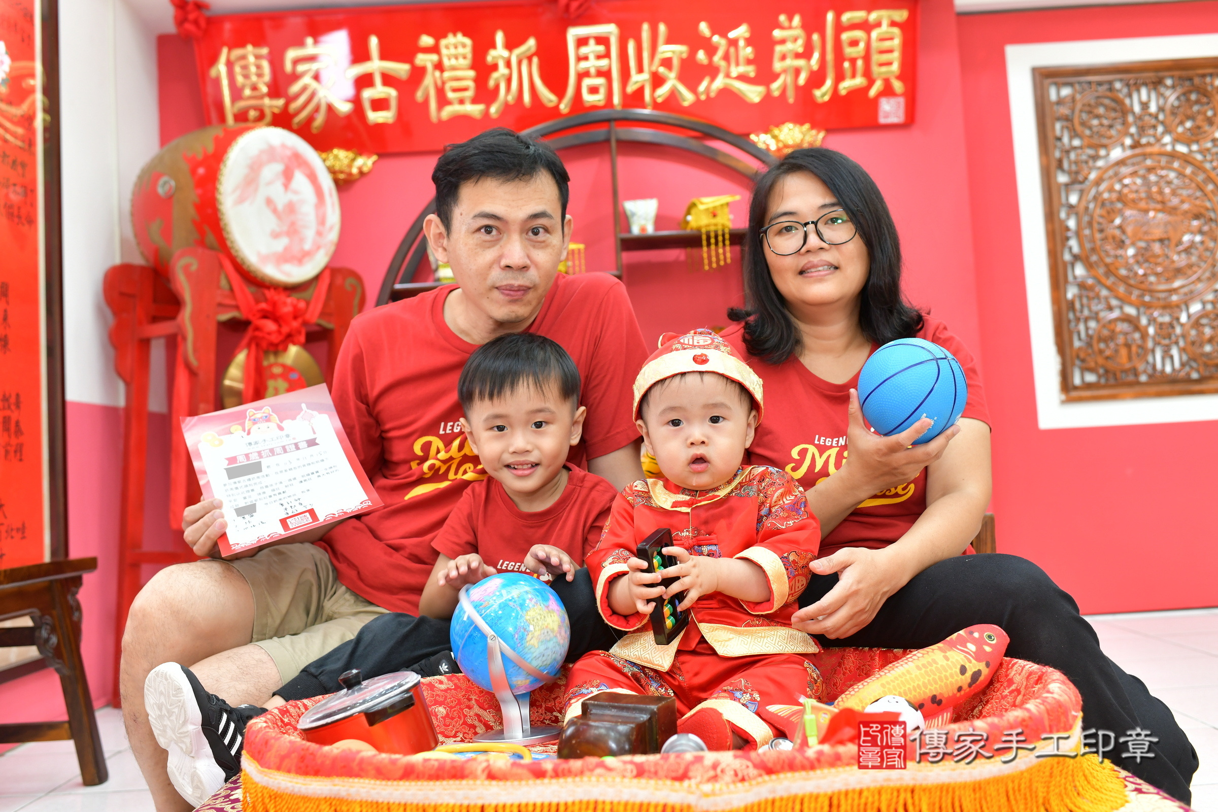 台中市北區小倫寶寶抓周推薦：傳家台中店抓周度脺中國風會場，嬰兒古禮抓周流程儀式吉祥話、抓周道具物品24種、拍照。抓周證書。2024.11.15，照片14