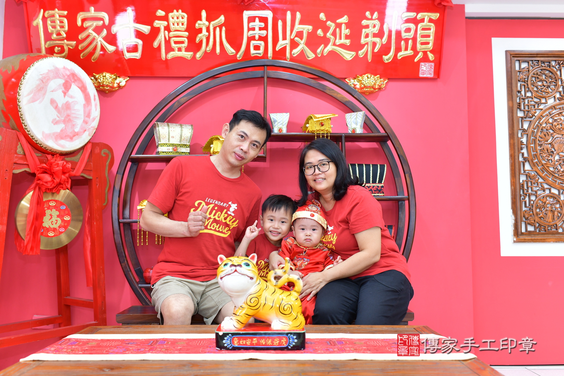 台中市北區小倫寶寶抓周推薦：傳家台中店抓周度脺中國風會場，嬰兒古禮抓周流程儀式吉祥話、抓周道具物品24種、拍照。抓周證書。2024.11.15，照片12