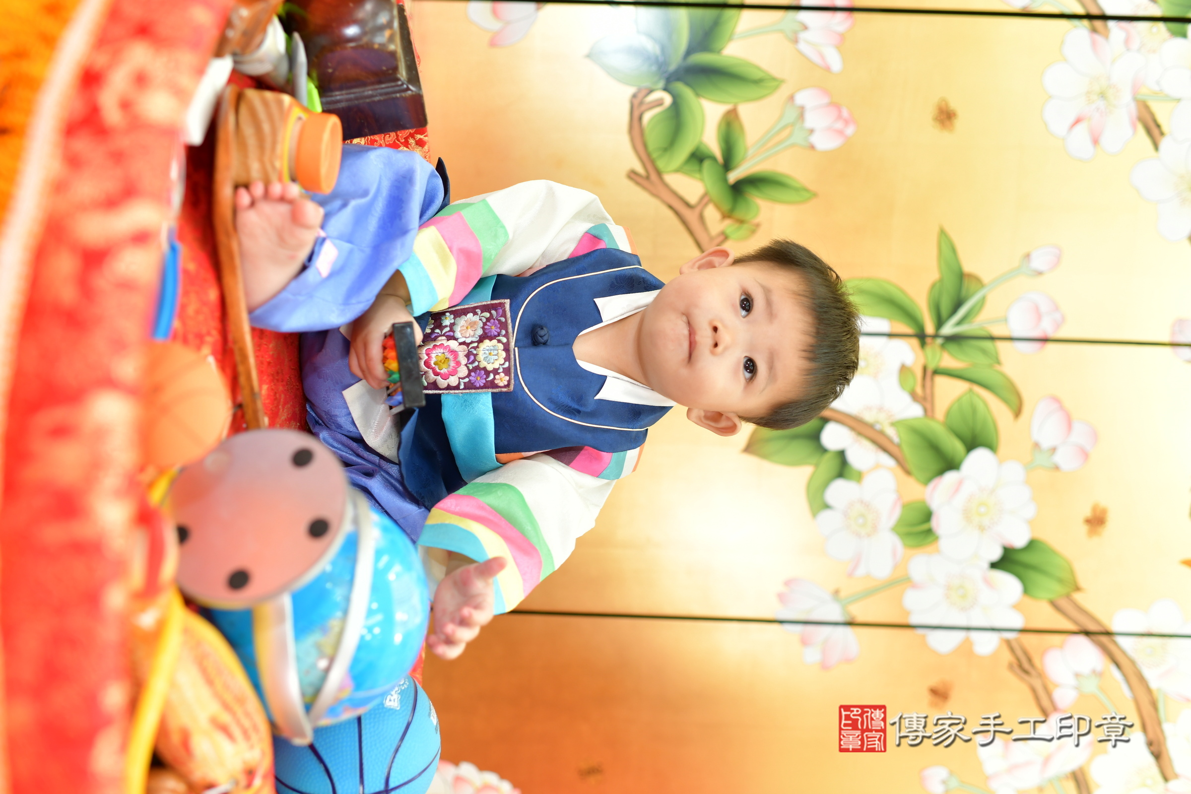 台中市北區叡叡寶寶抓周推薦：傳家台中店抓周度脺中國風會場，嬰兒古禮抓周流程儀式吉祥話、抓周道具物品24種、拍照。抓周證書。2024.11.16，照片15