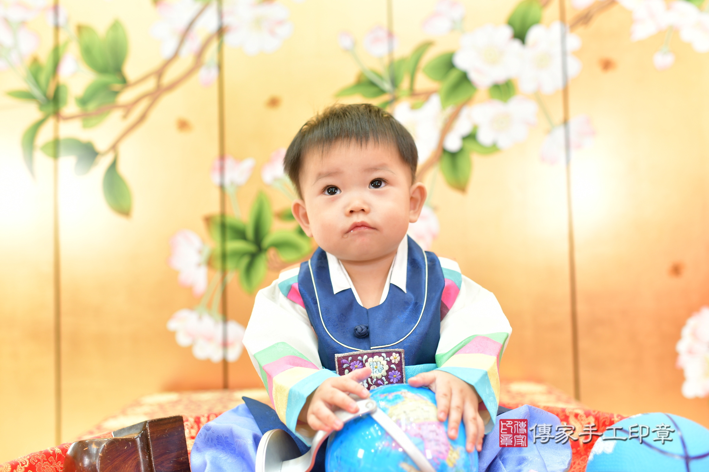 台中市北區叡叡寶寶抓周推薦：傳家台中店抓周度脺中國風會場，嬰兒古禮抓周流程儀式吉祥話、抓周道具物品24種、拍照。抓周證書。2024.11.16，照片16