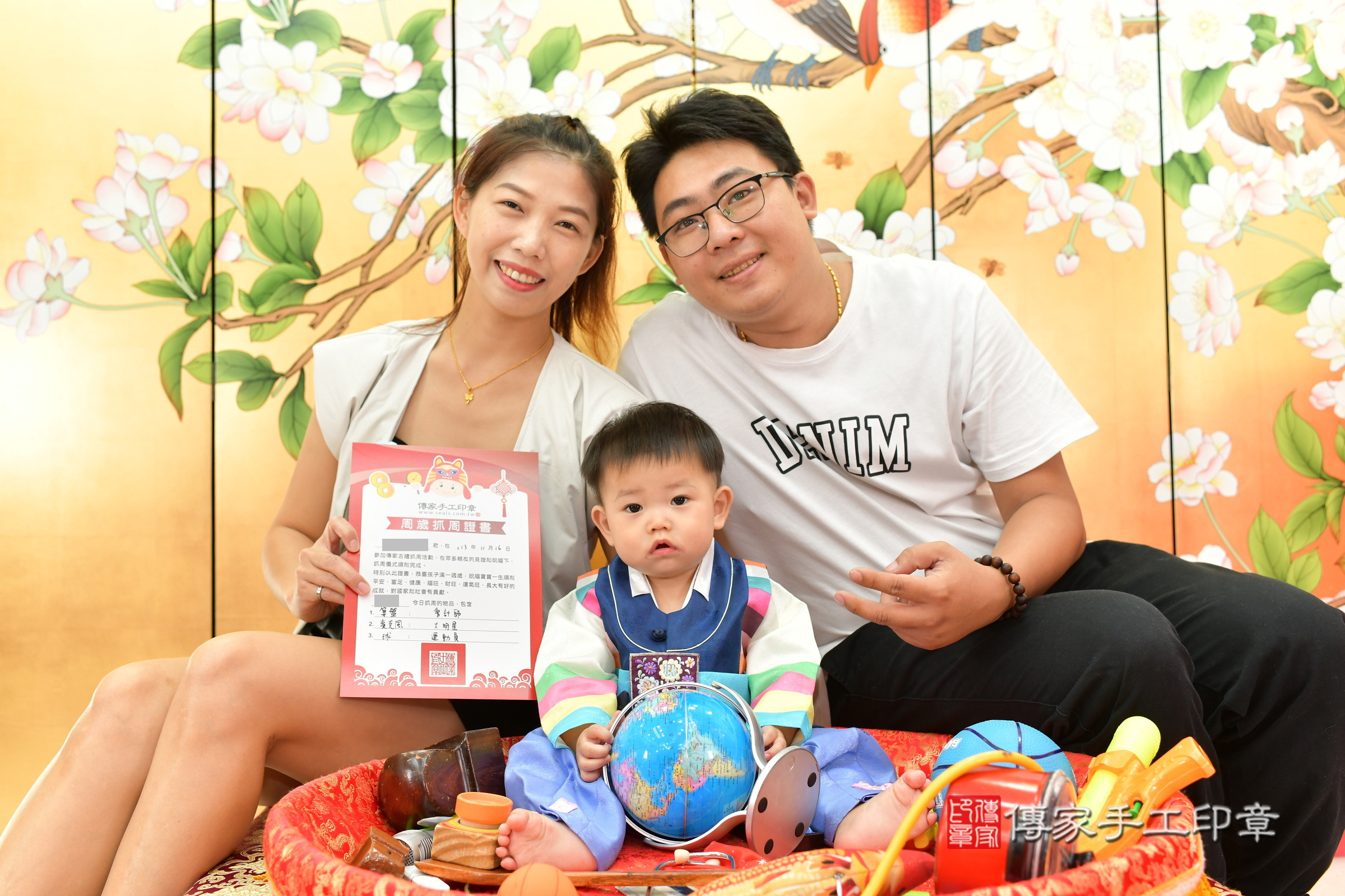 台中市北區叡叡寶寶抓周推薦：傳家台中店抓周度脺中國風會場，嬰兒古禮抓周流程儀式吉祥話、抓周道具物品24種、拍照。抓周證書。2024.11.16，照片25