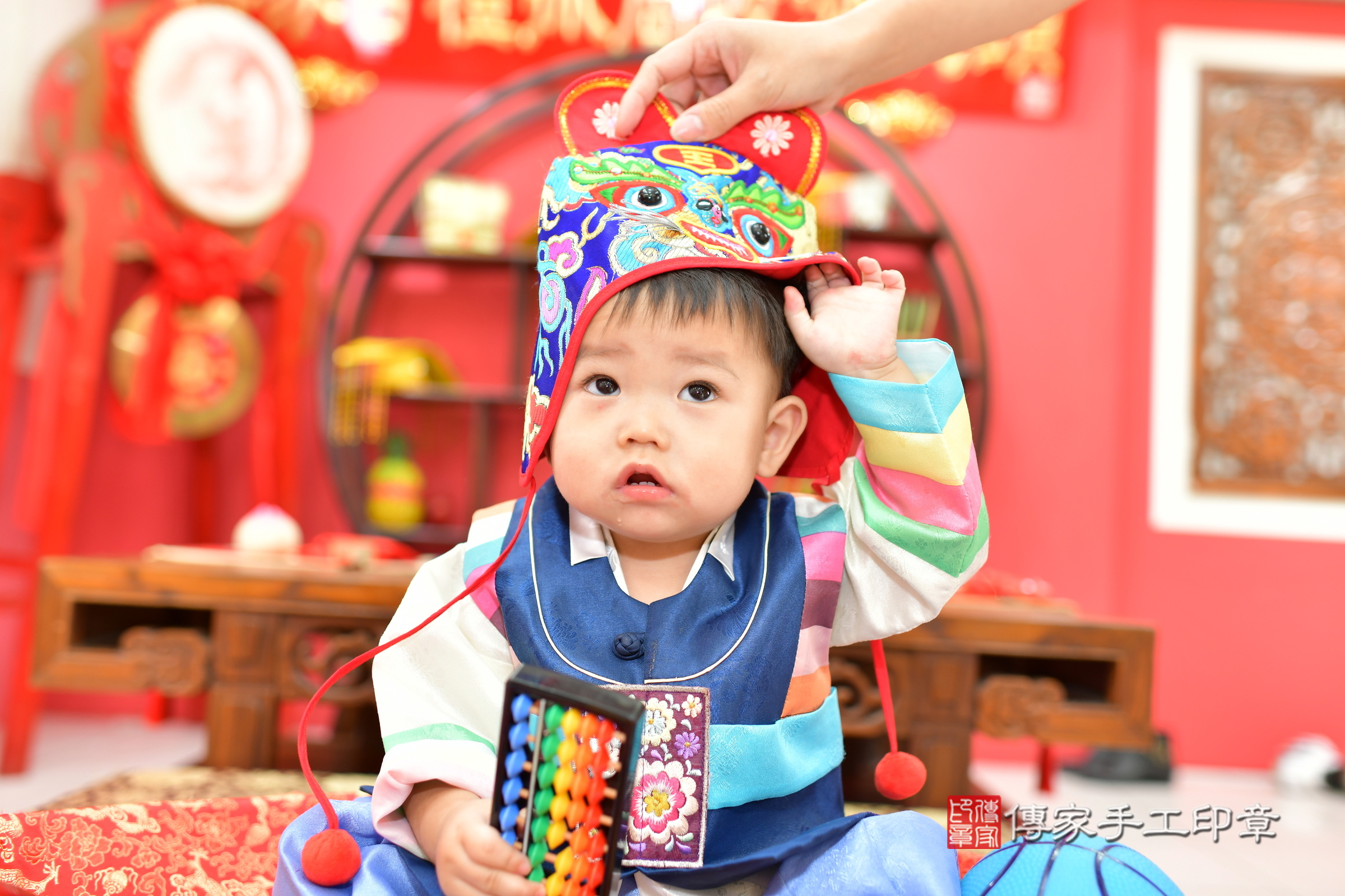 台中市北區叡叡寶寶抓周推薦：傳家台中店抓周度脺中國風會場，嬰兒古禮抓周流程儀式吉祥話、抓周道具物品24種、拍照。抓周證書。2024.11.16，照片10