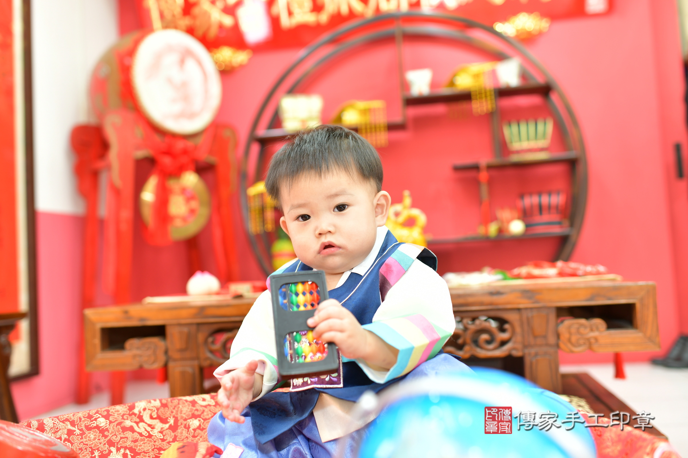 台中市北區叡叡寶寶抓周推薦：傳家台中店抓周度脺中國風會場，嬰兒古禮抓周流程儀式吉祥話、抓周道具物品24種、拍照。抓周證書。2024.11.16，照片9