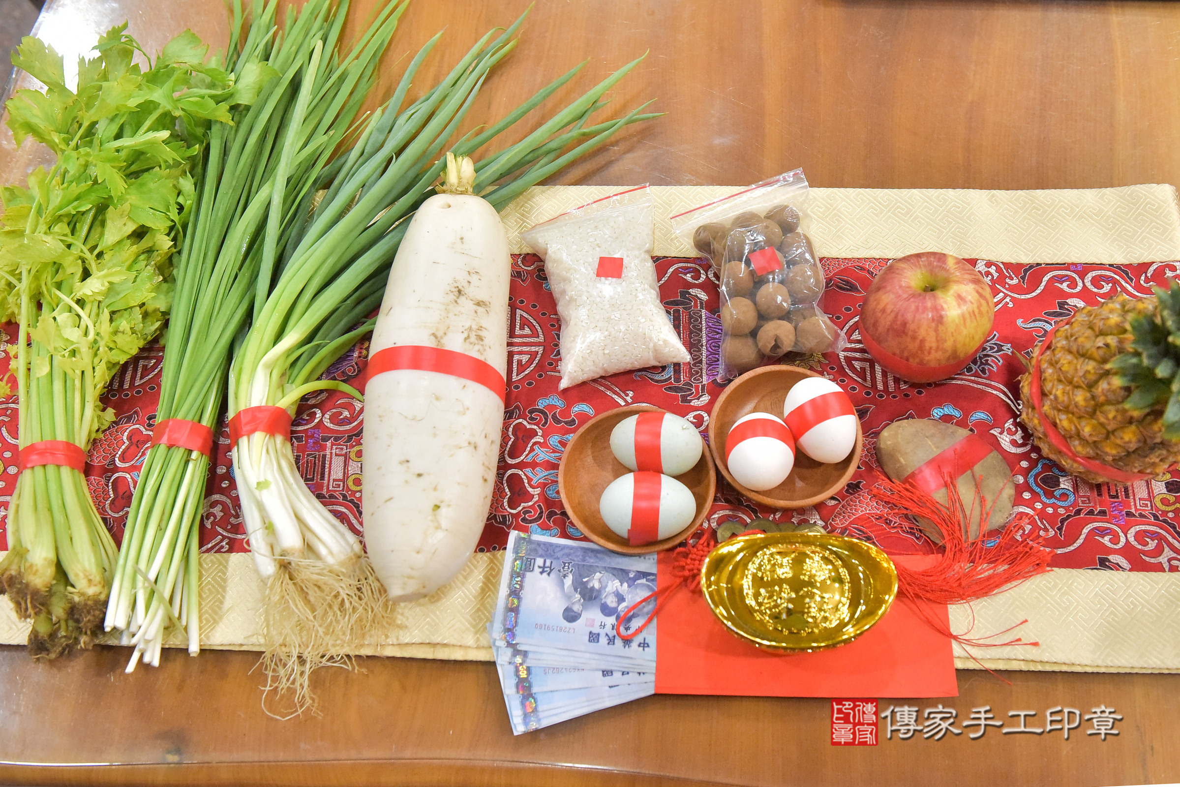 恩恩寶寶(台中市后里區到府嬰兒恩恩寶寶滿月剃頭理髮、到府嬰兒剃胎毛儀式吉祥話)。到府剃頭剃胎毛主持、專業拍照、證書。★購買「臍帶章、肚臍章、胎毛筆刷印章」贈送：剃頭、收涎、抓周，三選一。2024.11.3，照片5
