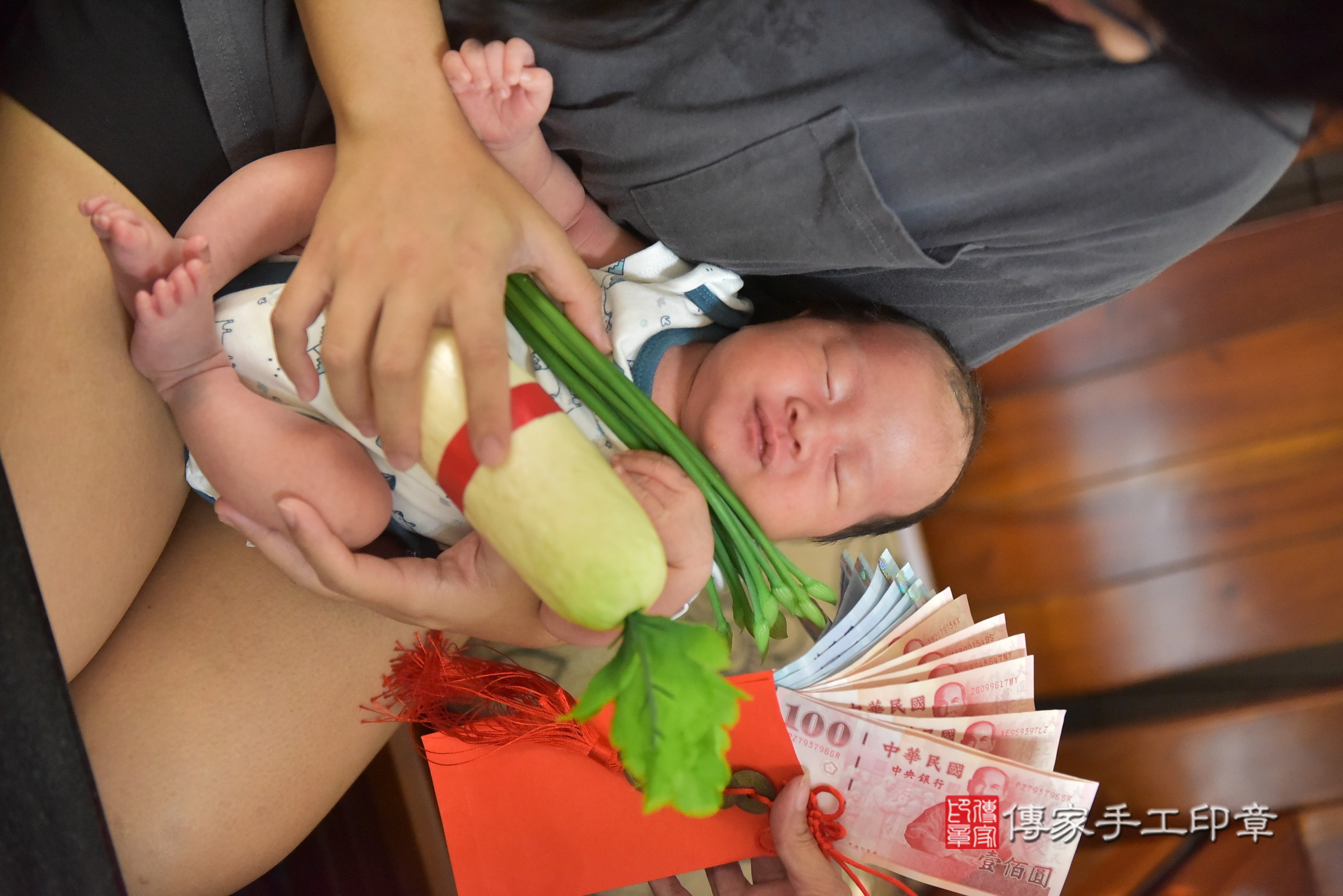 小寓寶寶(彰化縣和美鎮到府嬰兒小寓寶寶滿月剃頭理髮、到府嬰兒剃胎毛儀式吉祥話)。到府剃頭剃胎毛主持、專業拍照、證書。★購買「臍帶章、肚臍章、胎毛筆刷印章」贈送：剃頭、收涎、抓周，三選一。2024.11.3，照片10