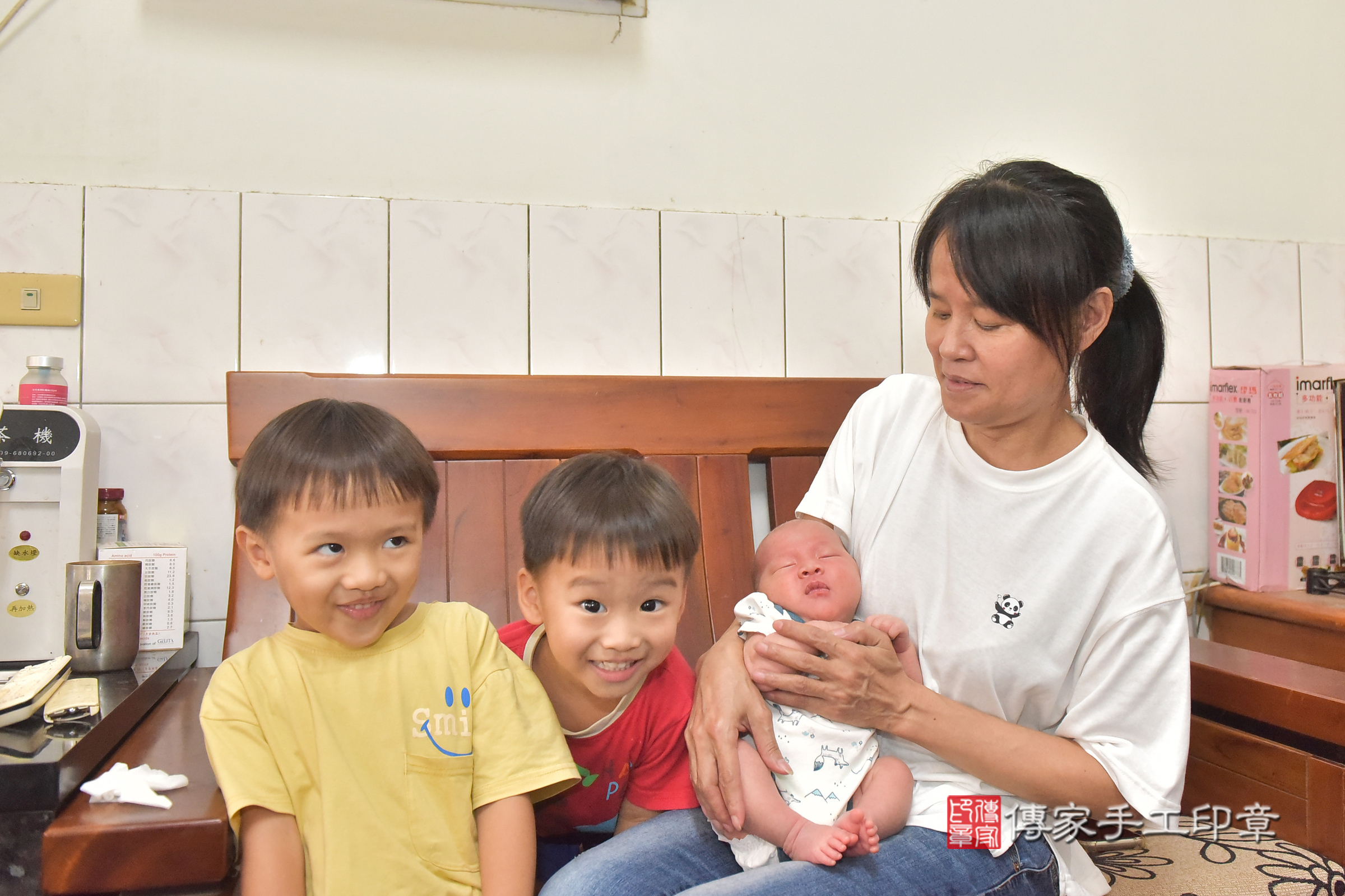 小寓寶寶(彰化縣和美鎮到府嬰兒小寓寶寶滿月剃頭理髮、到府嬰兒剃胎毛儀式吉祥話)。到府剃頭剃胎毛主持、專業拍照、證書。★購買「臍帶章、肚臍章、胎毛筆刷印章」贈送：剃頭、收涎、抓周，三選一。2024.11.3，照片14