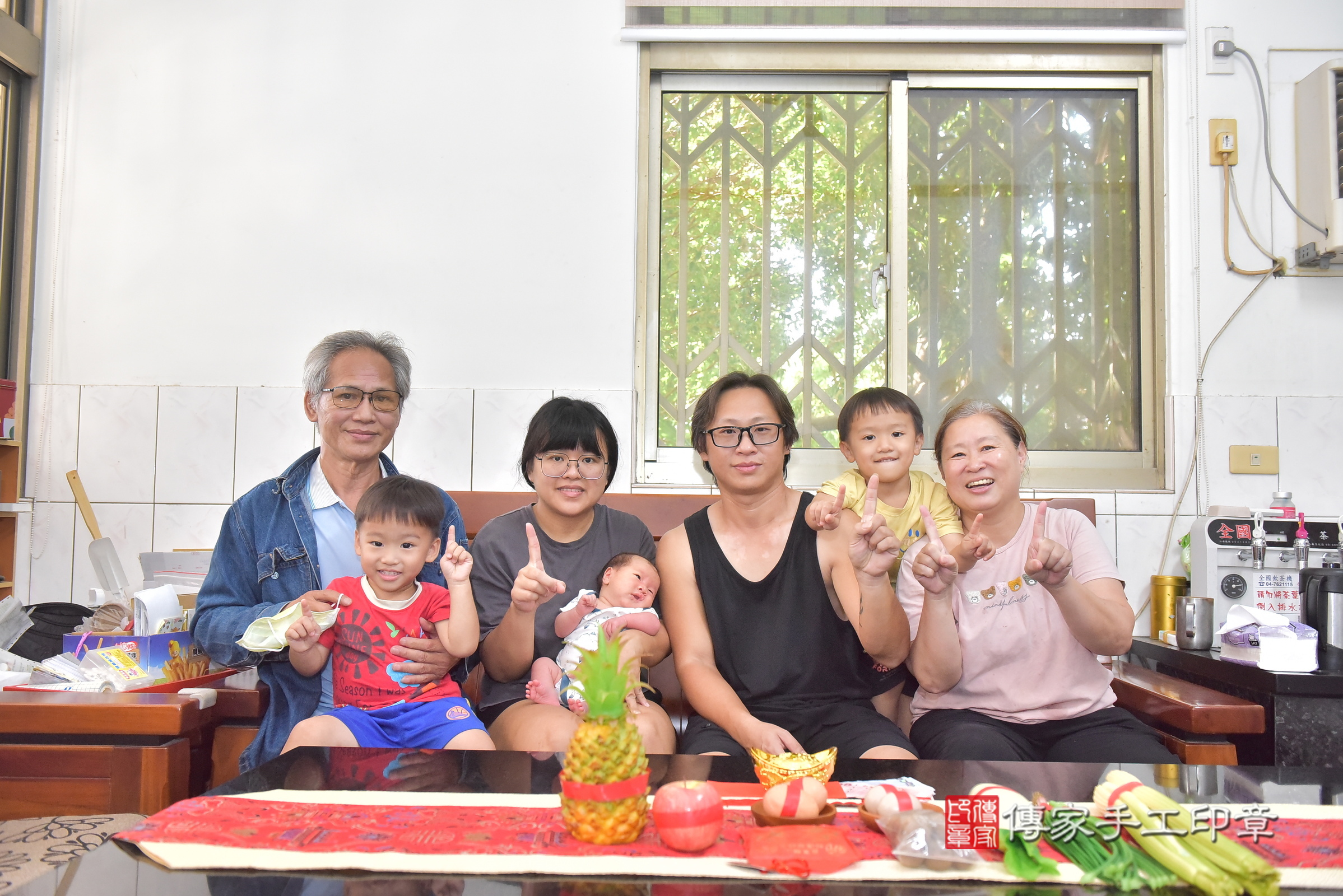 小寓寶寶(彰化縣和美鎮到府嬰兒小寓寶寶滿月剃頭理髮、到府嬰兒剃胎毛儀式吉祥話)。到府剃頭剃胎毛主持、專業拍照、證書。★購買「臍帶章、肚臍章、胎毛筆刷印章」贈送：剃頭、收涎、抓周，三選一。2024.11.3，照片4
