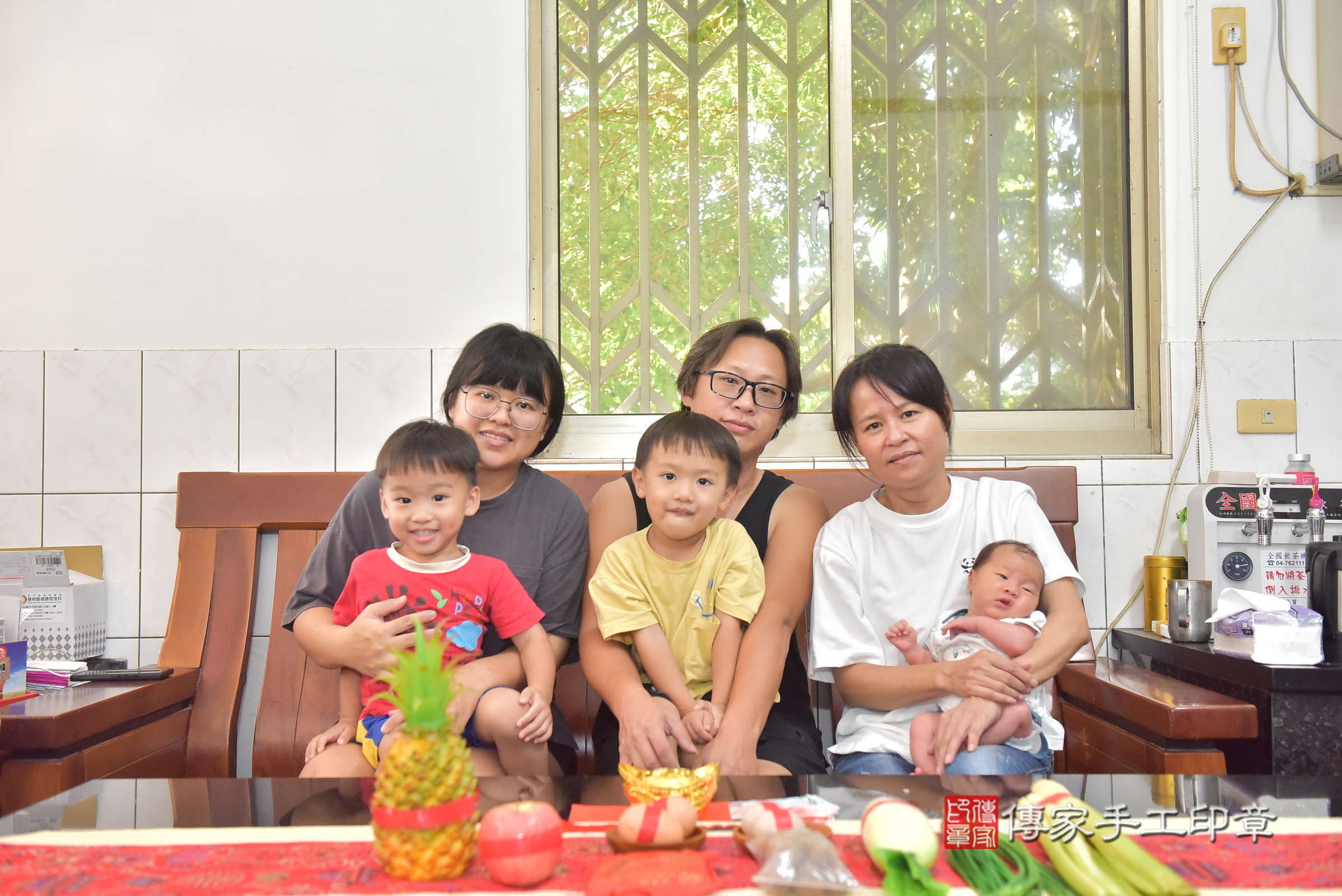 小寓寶寶(彰化縣和美鎮到府嬰兒小寓寶寶滿月剃頭理髮、到府嬰兒剃胎毛儀式吉祥話)。到府剃頭剃胎毛主持、專業拍照、證書。★購買「臍帶章、肚臍章、胎毛筆刷印章」贈送：剃頭、收涎、抓周，三選一。2024.11.3，照片5