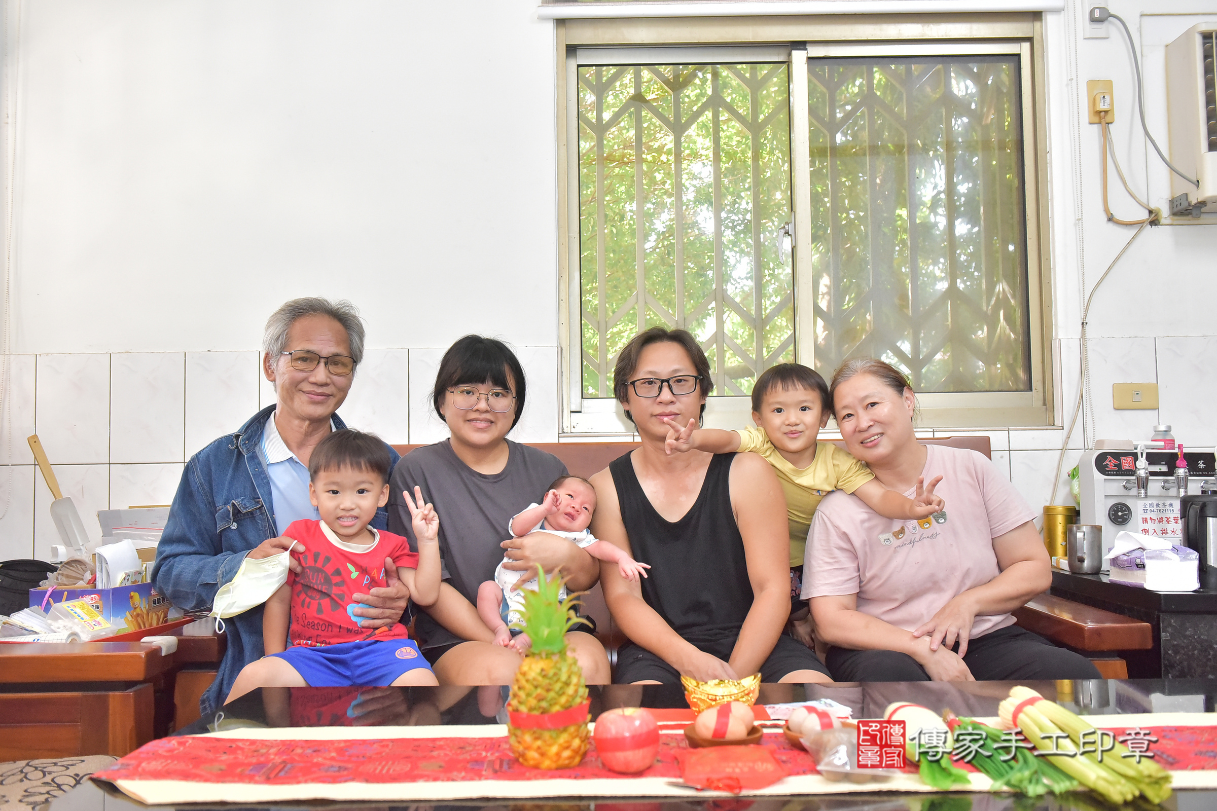 小寓寶寶(彰化縣和美鎮到府嬰兒小寓寶寶滿月剃頭理髮、到府嬰兒剃胎毛儀式吉祥話)。到府剃頭剃胎毛主持、專業拍照、證書。★購買「臍帶章、肚臍章、胎毛筆刷印章」贈送：剃頭、收涎、抓周，三選一。2024.11.3，照片3