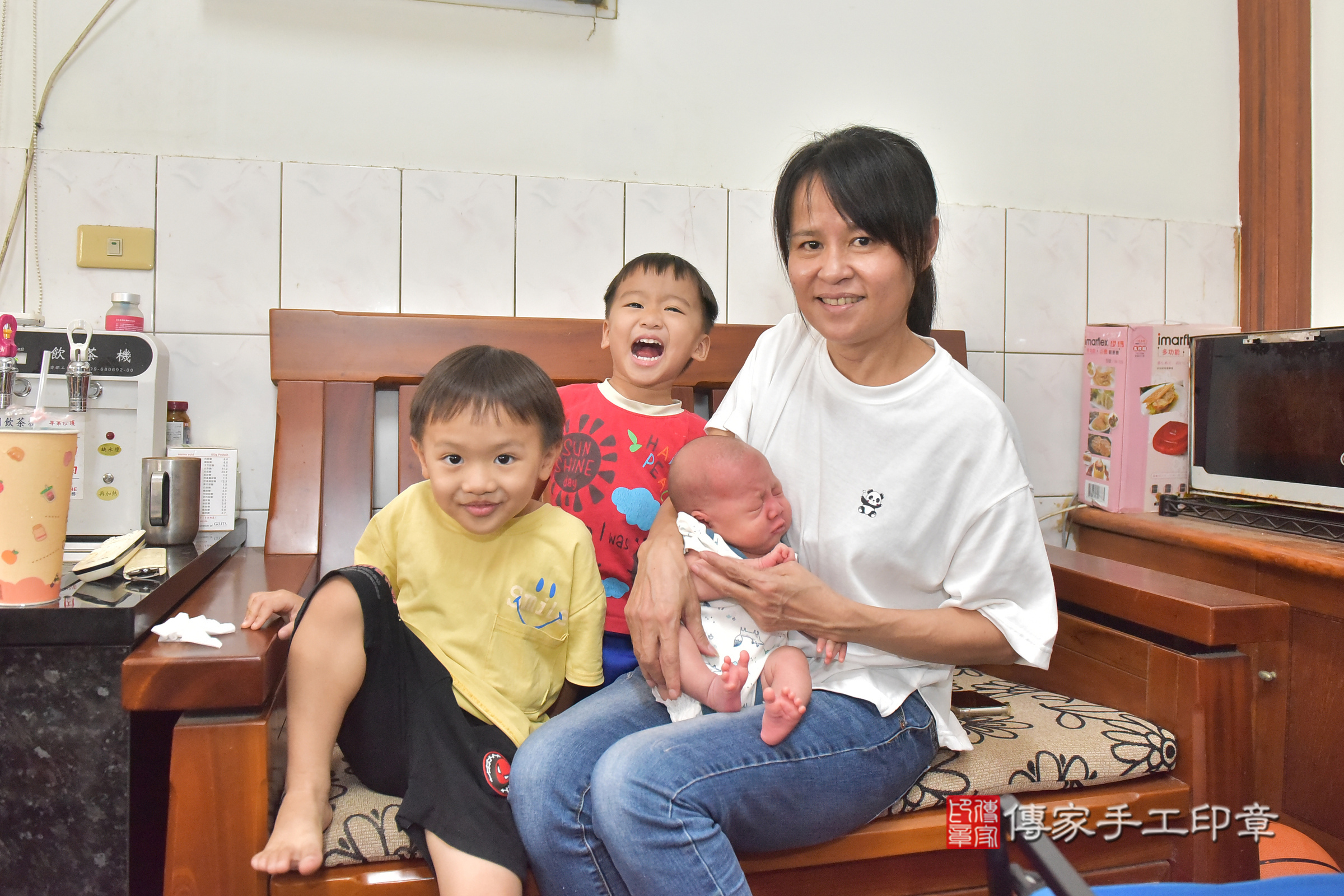 小寓寶寶(彰化縣和美鎮到府嬰兒小寓寶寶滿月剃頭理髮、到府嬰兒剃胎毛儀式吉祥話)。到府剃頭剃胎毛主持、專業拍照、證書。★購買「臍帶章、肚臍章、胎毛筆刷印章」贈送：剃頭、收涎、抓周，三選一。2024.11.3，照片15