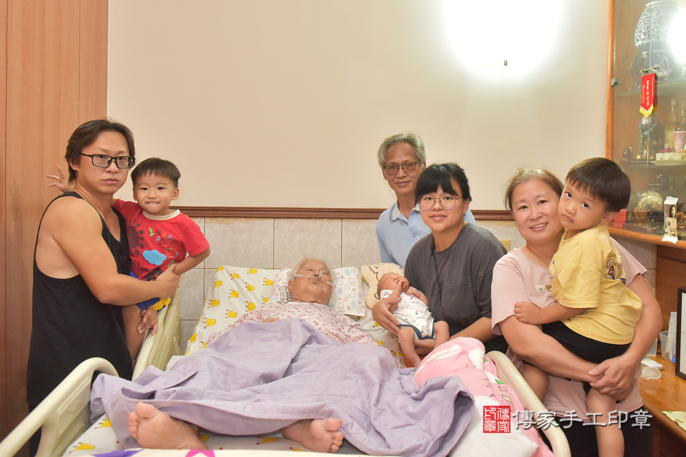 小寓寶寶(彰化縣和美鎮到府嬰兒小寓寶寶滿月剃頭理髮、到府嬰兒剃胎毛儀式吉祥話)。到府剃頭剃胎毛主持、專業拍照、證書。★購買「臍帶章、肚臍章、胎毛筆刷印章」贈送：剃頭、收涎、抓周，三選一。2024.11.3，照片16