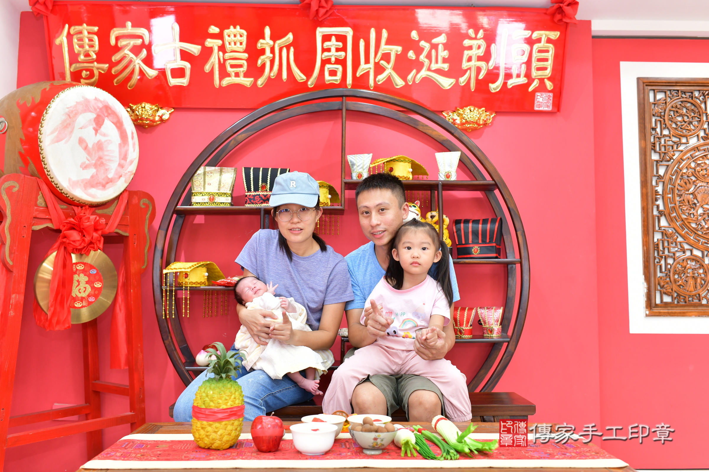 小雁寶寶(台中市北區嬰兒寶寶滿月剃頭理髮、嬰兒剃胎毛儀式吉祥話)。中國風會場，爸媽寶貝穿「日中韓」古裝禮服。專業拍照、證書。★購買「臍帶章、肚臍章、胎毛筆刷印章」贈送：剃頭、收涎、抓周，三選一。2024.11.9，照片5