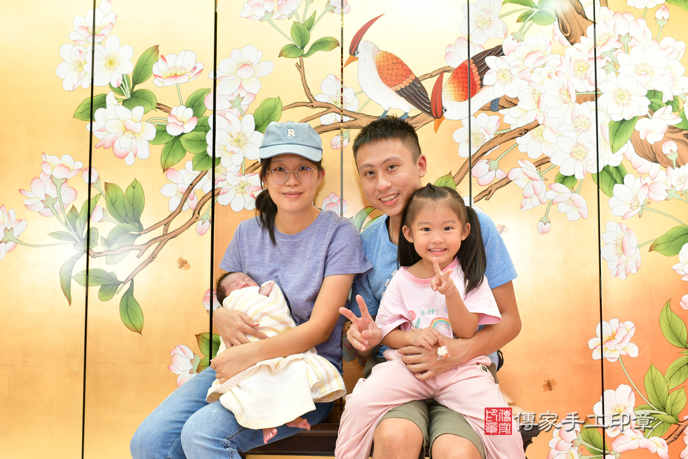 小雁寶寶(台中市北區嬰兒寶寶滿月剃頭理髮、嬰兒剃胎毛儀式吉祥話)。中國風會場，爸媽寶貝穿「日中韓」古裝禮服。專業拍照、證書。★購買「臍帶章、肚臍章、胎毛筆刷印章」贈送：剃頭、收涎、抓周，三選一。2024.11.9，照片4
