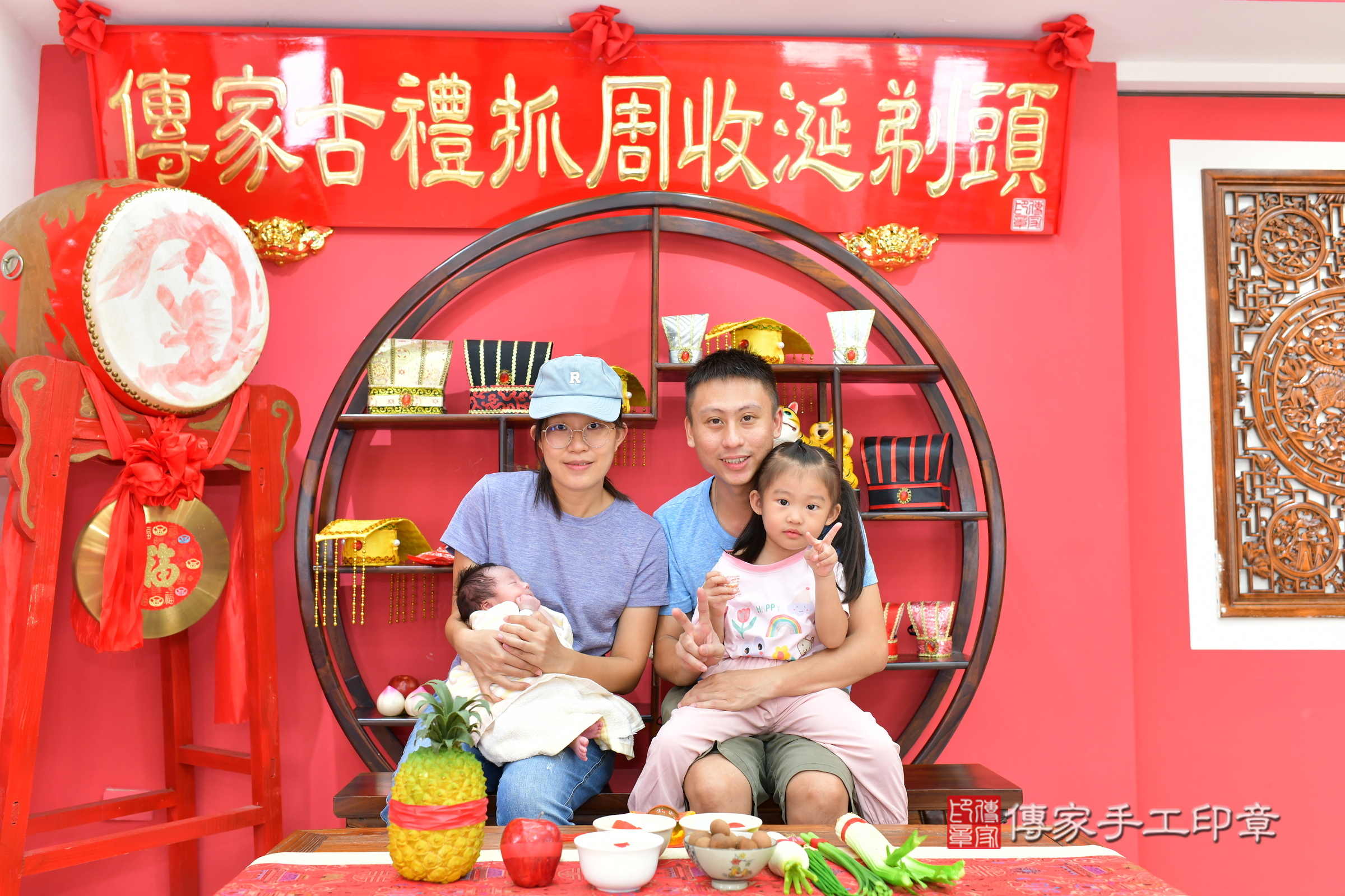 小雁寶寶(台中市北區嬰兒寶寶滿月剃頭理髮、嬰兒剃胎毛儀式吉祥話)。中國風會場，爸媽寶貝穿「日中韓」古裝禮服。專業拍照、證書。★購買「臍帶章、肚臍章、胎毛筆刷印章」贈送：剃頭、收涎、抓周，三選一。2024.11.9，照片6