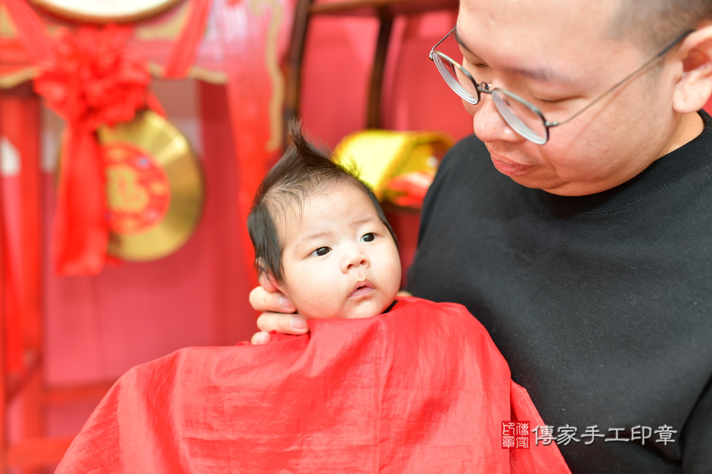 小言寶寶(台中市北區嬰兒寶寶滿月剃頭理髮、嬰兒剃胎毛儀式吉祥話)。中國風會場，爸媽寶貝穿「日中韓」古裝禮服。專業拍照、證書。★購買「臍帶章、肚臍章、胎毛筆刷印章」贈送：剃頭、收涎、抓周，三選一。2024.11.10，照片11