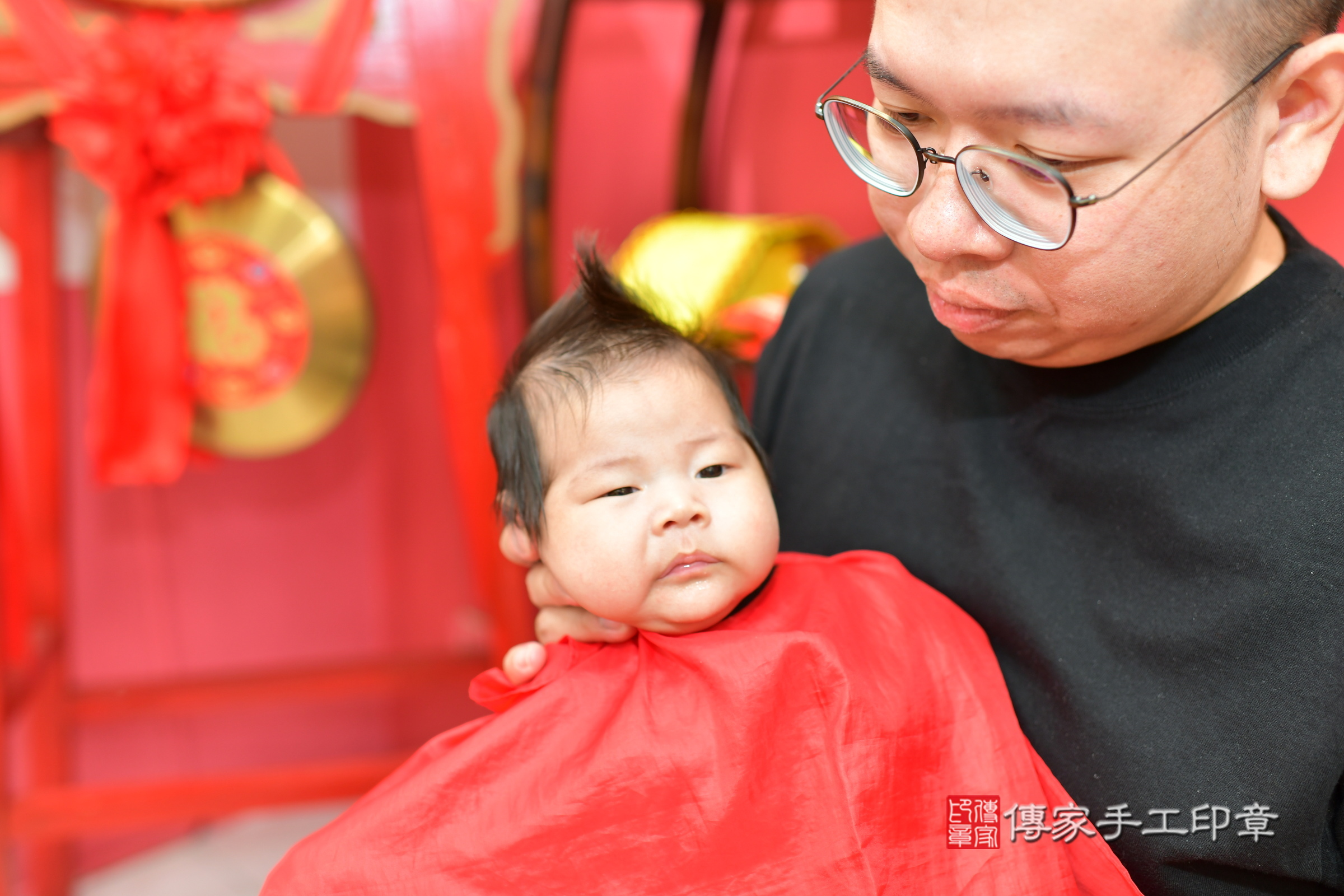 小言寶寶(台中市北區嬰兒寶寶滿月剃頭理髮、嬰兒剃胎毛儀式吉祥話)。中國風會場，爸媽寶貝穿「日中韓」古裝禮服。專業拍照、證書。★購買「臍帶章、肚臍章、胎毛筆刷印章」贈送：剃頭、收涎、抓周，三選一。2024.11.10，照片12