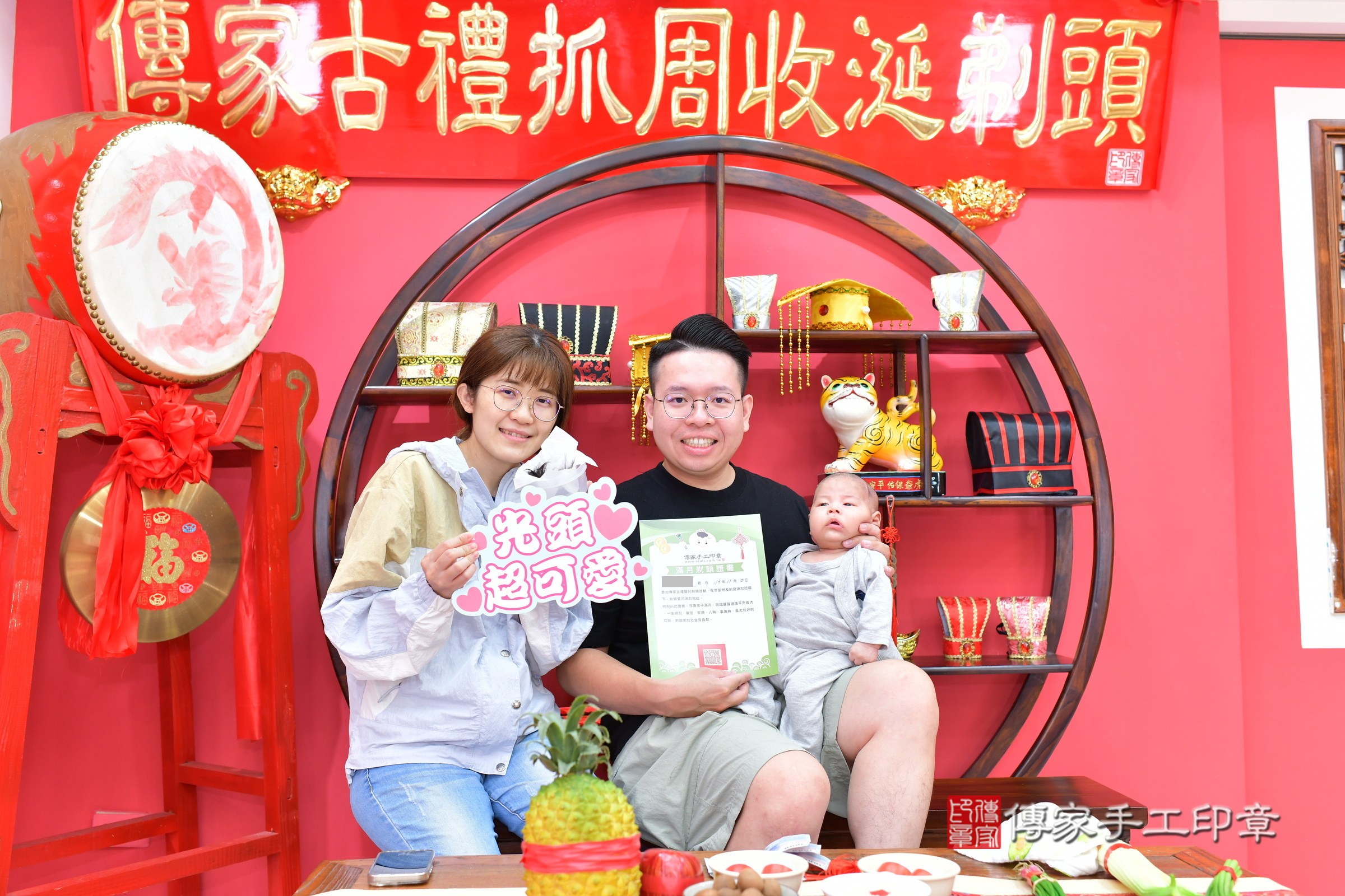 小言寶寶(台中市北區嬰兒寶寶滿月剃頭理髮、嬰兒剃胎毛儀式吉祥話)。中國風會場，爸媽寶貝穿「日中韓」古裝禮服。專業拍照、證書。★購買「臍帶章、肚臍章、胎毛筆刷印章」贈送：剃頭、收涎、抓周，三選一。2024.11.10，照片16