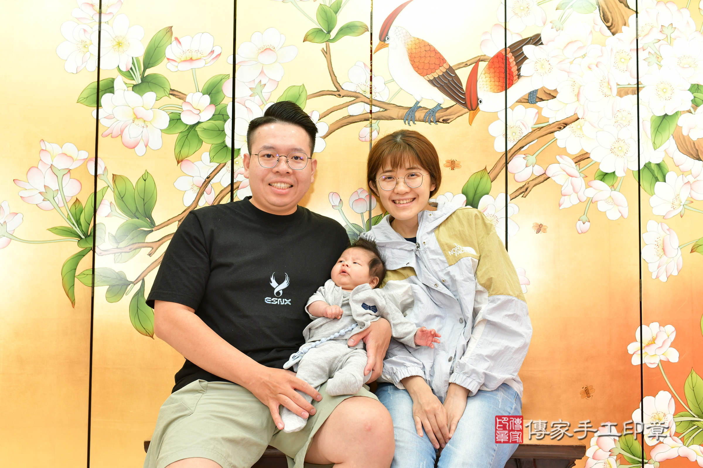 小言寶寶(台中市北區嬰兒寶寶滿月剃頭理髮、嬰兒剃胎毛儀式吉祥話)。中國風會場，爸媽寶貝穿「日中韓」古裝禮服。專業拍照、證書。★購買「臍帶章、肚臍章、胎毛筆刷印章」贈送：剃頭、收涎、抓周，三選一。2024.11.10，照片3