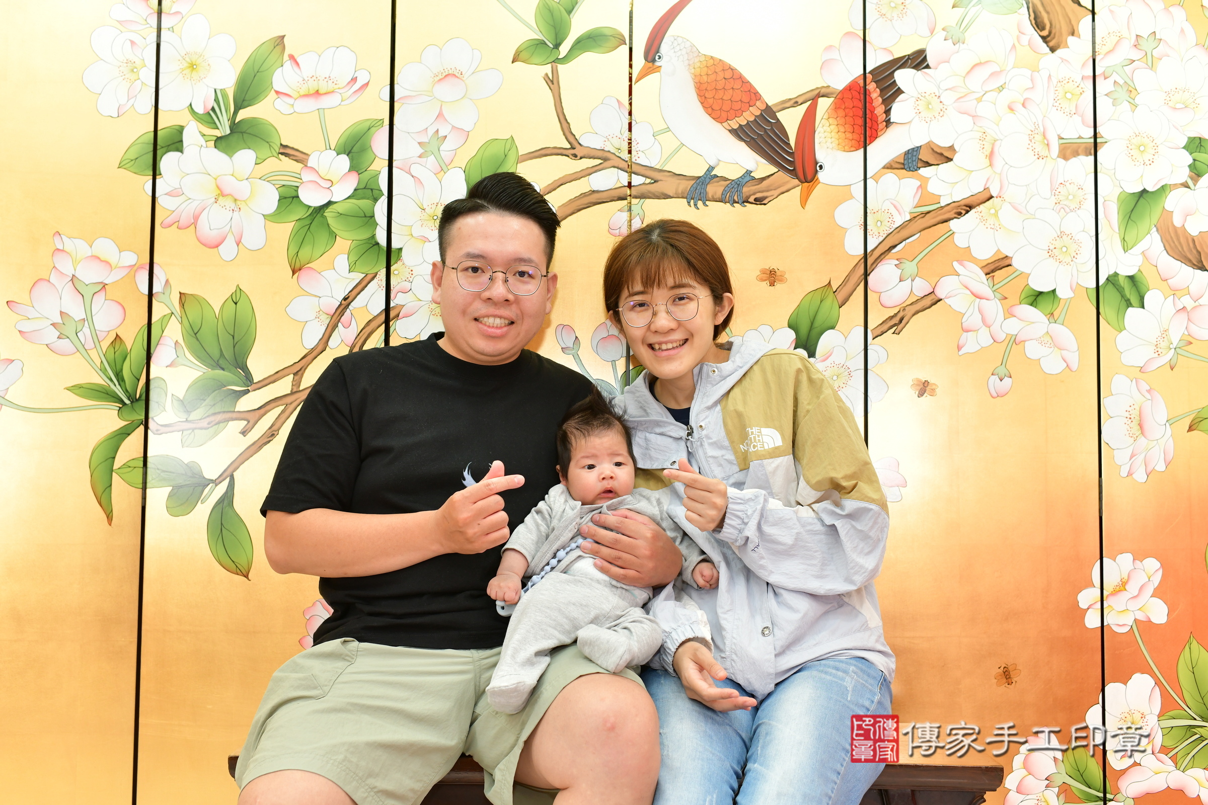 小言寶寶(台中市北區嬰兒寶寶滿月剃頭理髮、嬰兒剃胎毛儀式吉祥話)。中國風會場，爸媽寶貝穿「日中韓」古裝禮服。專業拍照、證書。★購買「臍帶章、肚臍章、胎毛筆刷印章」贈送：剃頭、收涎、抓周，三選一。2024.11.10，照片2