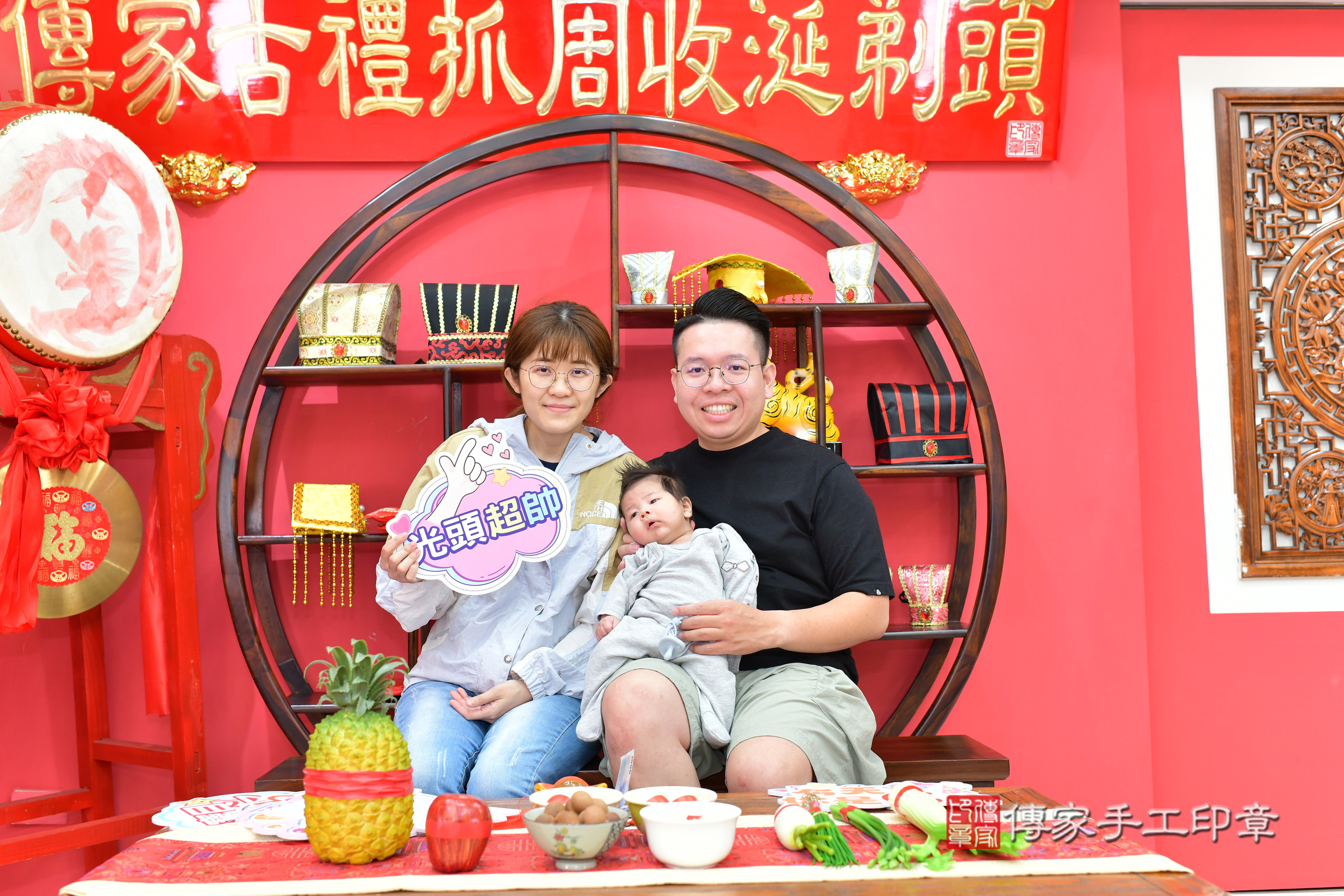 小言寶寶(台中市北區嬰兒寶寶滿月剃頭理髮、嬰兒剃胎毛儀式吉祥話)。中國風會場，爸媽寶貝穿「日中韓」古裝禮服。專業拍照、證書。★購買「臍帶章、肚臍章、胎毛筆刷印章」贈送：剃頭、收涎、抓周，三選一。2024.11.10，照片8