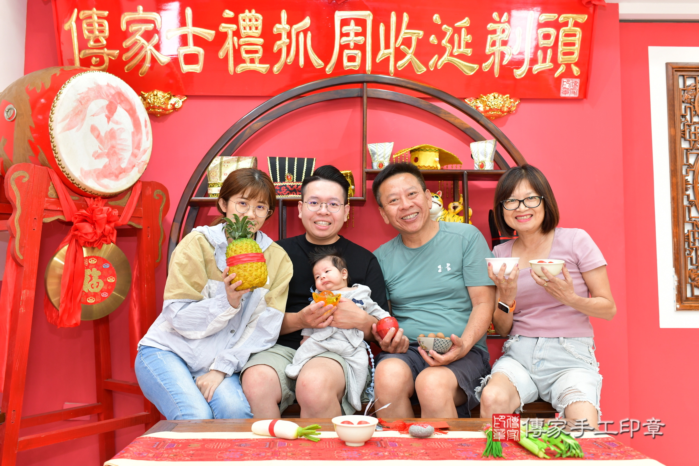 小言寶寶(台中市北區嬰兒寶寶滿月剃頭理髮、嬰兒剃胎毛儀式吉祥話)。中國風會場，爸媽寶貝穿「日中韓」古裝禮服。專業拍照、證書。★購買「臍帶章、肚臍章、胎毛筆刷印章」贈送：剃頭、收涎、抓周，三選一。2024.11.10，照片9