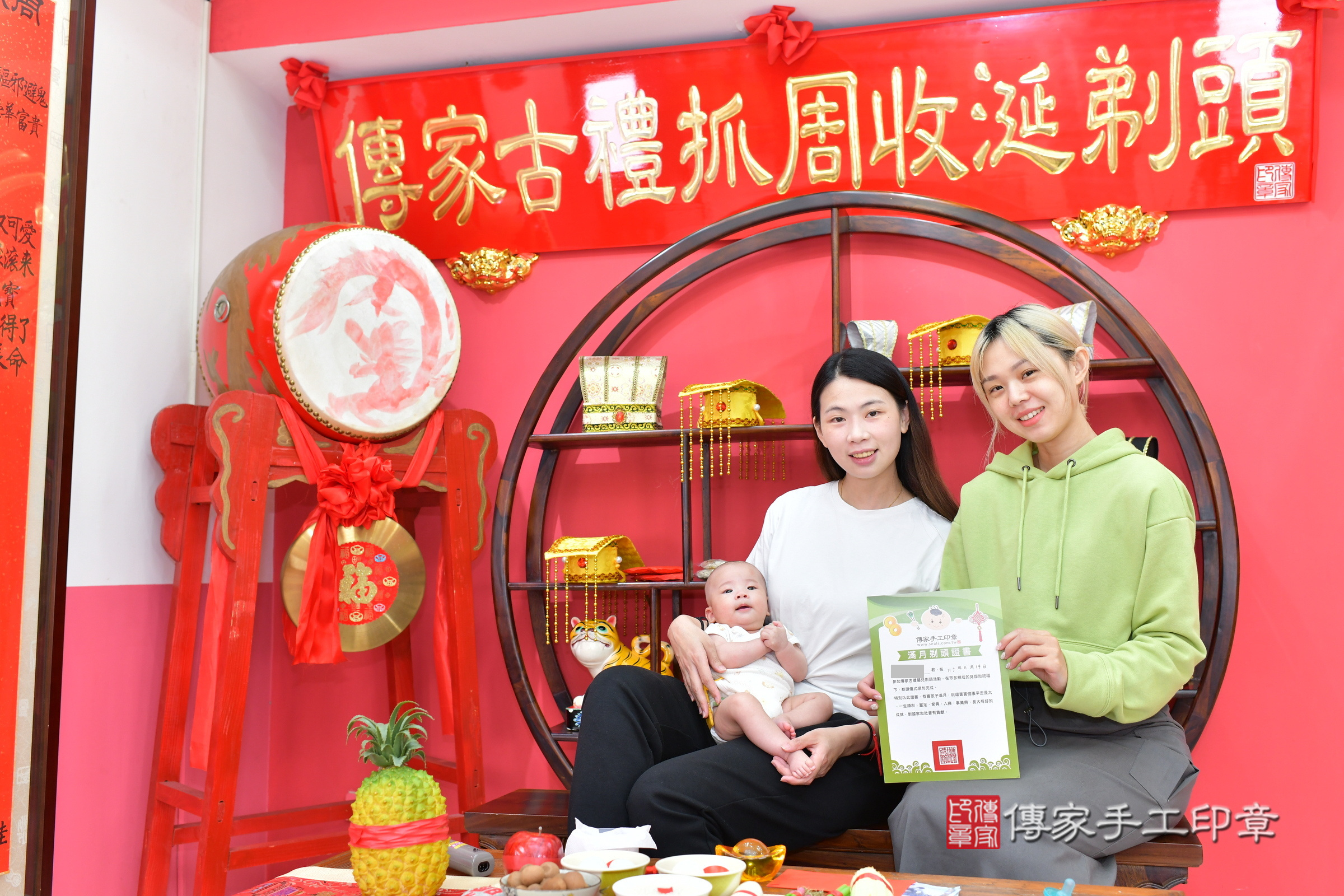 晨晨寶寶(台中市北區嬰兒寶寶滿月剃頭理髮、嬰兒剃胎毛儀式吉祥話)。中國風會場，爸媽寶貝穿「日中韓」古裝禮服。專業拍照、證書。★購買「臍帶章、肚臍章、胎毛筆刷印章」贈送：剃頭、收涎、抓周，三選一。2024.11.14，照片19
