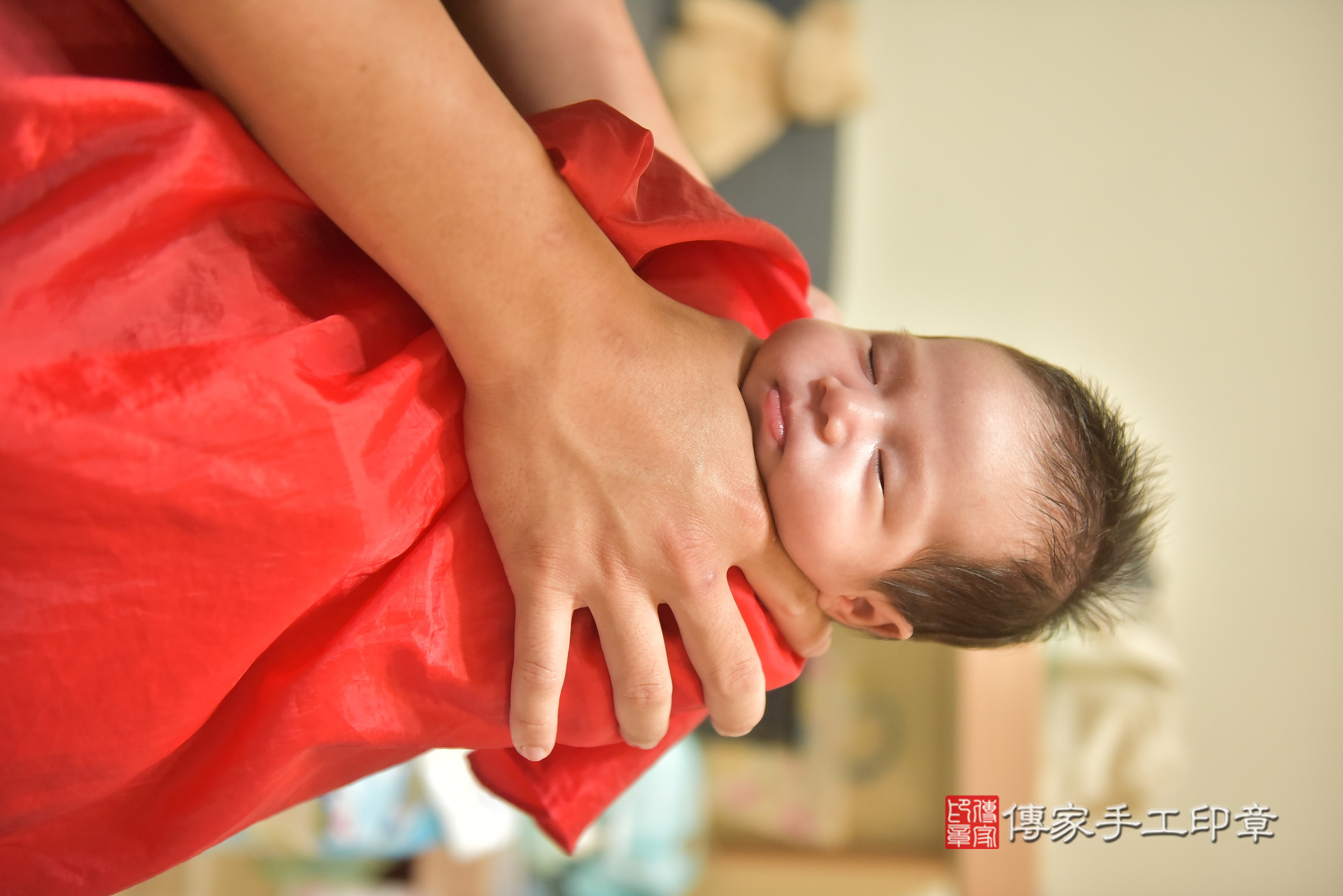 小伊寶寶(台中市大雅區到府嬰兒小伊寶寶滿月剃頭理髮、到府嬰兒剃胎毛儀式吉祥話)。到府剃頭剃胎毛主持、專業拍照、證書。★購買「臍帶章、肚臍章、胎毛筆刷印章」贈送：剃頭、收涎、抓周，三選一。2024.11.16，照片10