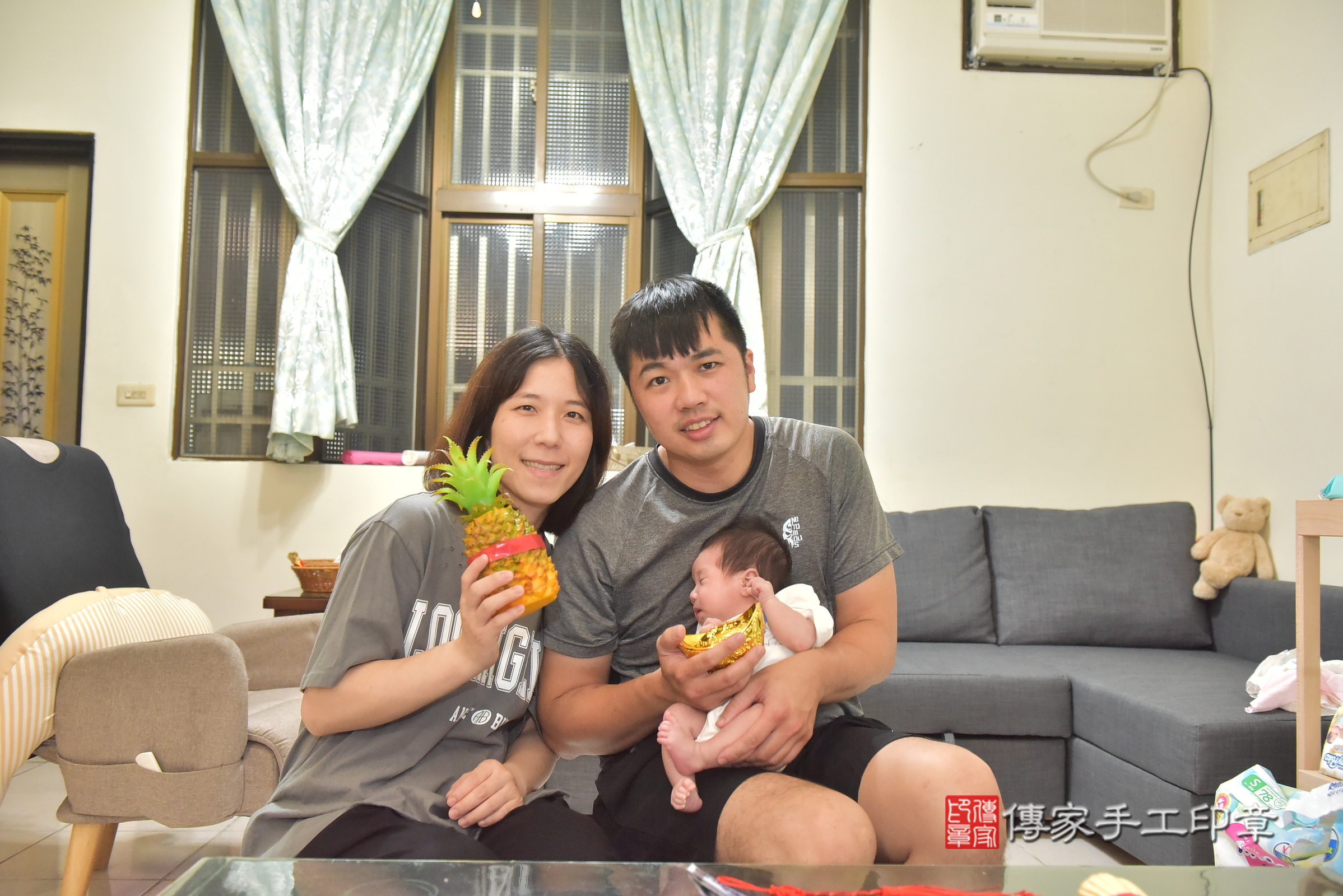 小伊寶寶(台中市大雅區到府嬰兒小伊寶寶滿月剃頭理髮、到府嬰兒剃胎毛儀式吉祥話)。到府剃頭剃胎毛主持、專業拍照、證書。★購買「臍帶章、肚臍章、胎毛筆刷印章」贈送：剃頭、收涎、抓周，三選一。2024.11.16，照片6