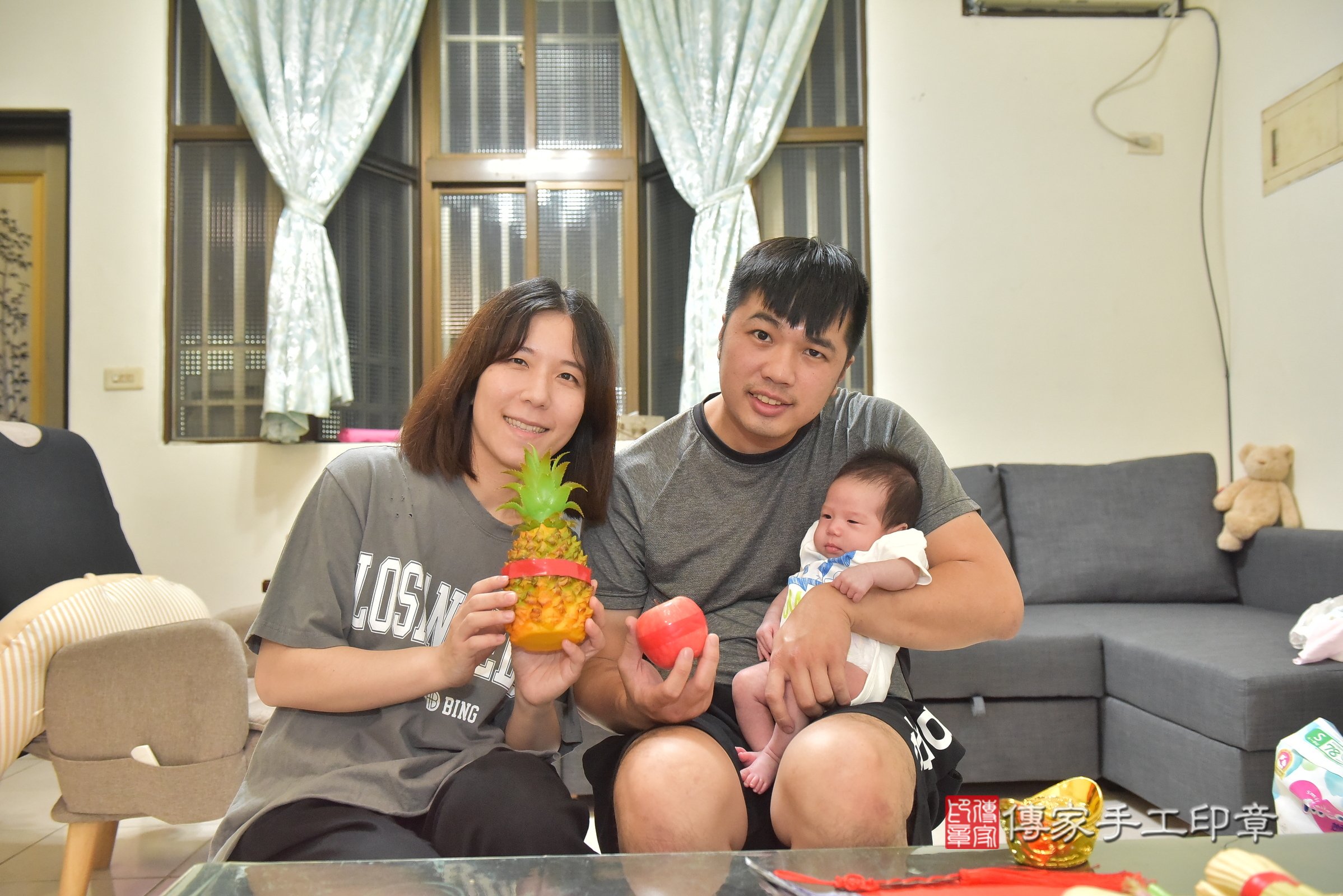 小伊寶寶(台中市大雅區到府嬰兒小伊寶寶滿月剃頭理髮、到府嬰兒剃胎毛儀式吉祥話)。到府剃頭剃胎毛主持、專業拍照、證書。★購買「臍帶章、肚臍章、胎毛筆刷印章」贈送：剃頭、收涎、抓周，三選一。2024.11.16，照片7