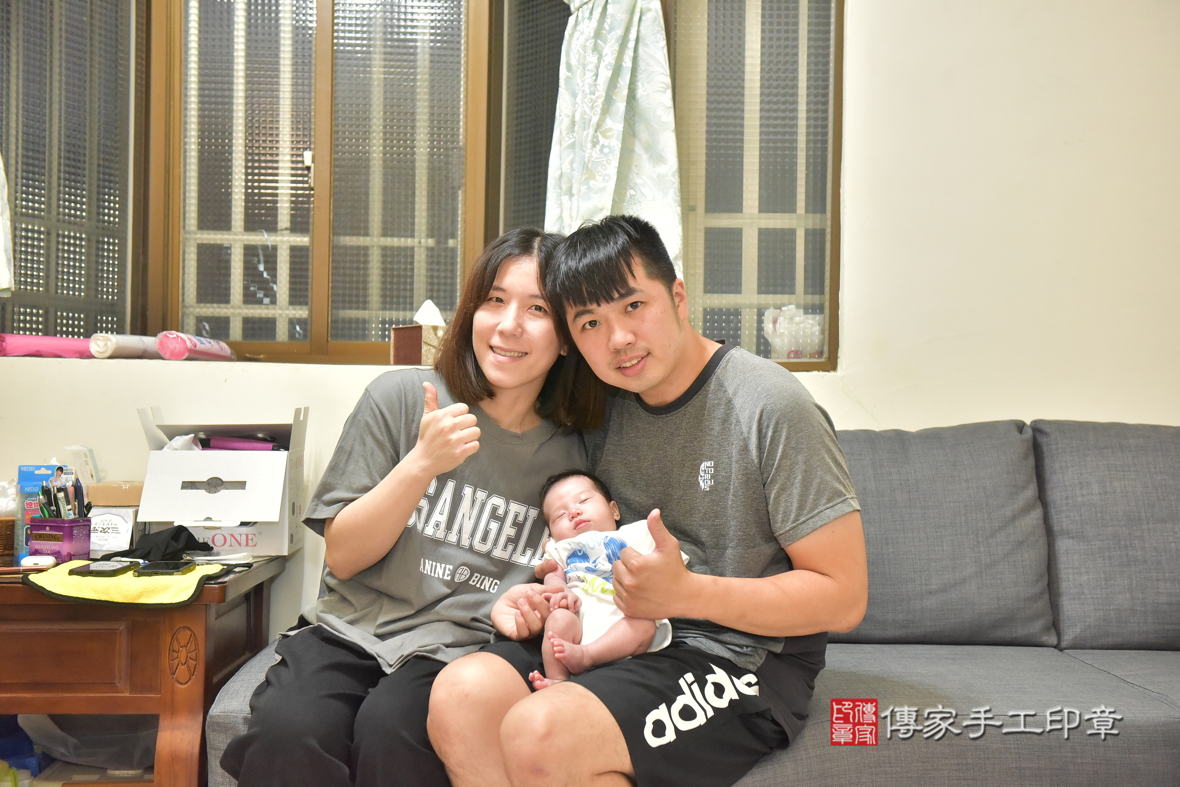 小伊寶寶(台中市大雅區到府嬰兒小伊寶寶滿月剃頭理髮、到府嬰兒剃胎毛儀式吉祥話)。到府剃頭剃胎毛主持、專業拍照、證書。★購買「臍帶章、肚臍章、胎毛筆刷印章」贈送：剃頭、收涎、抓周，三選一。2024.11.16，照片2