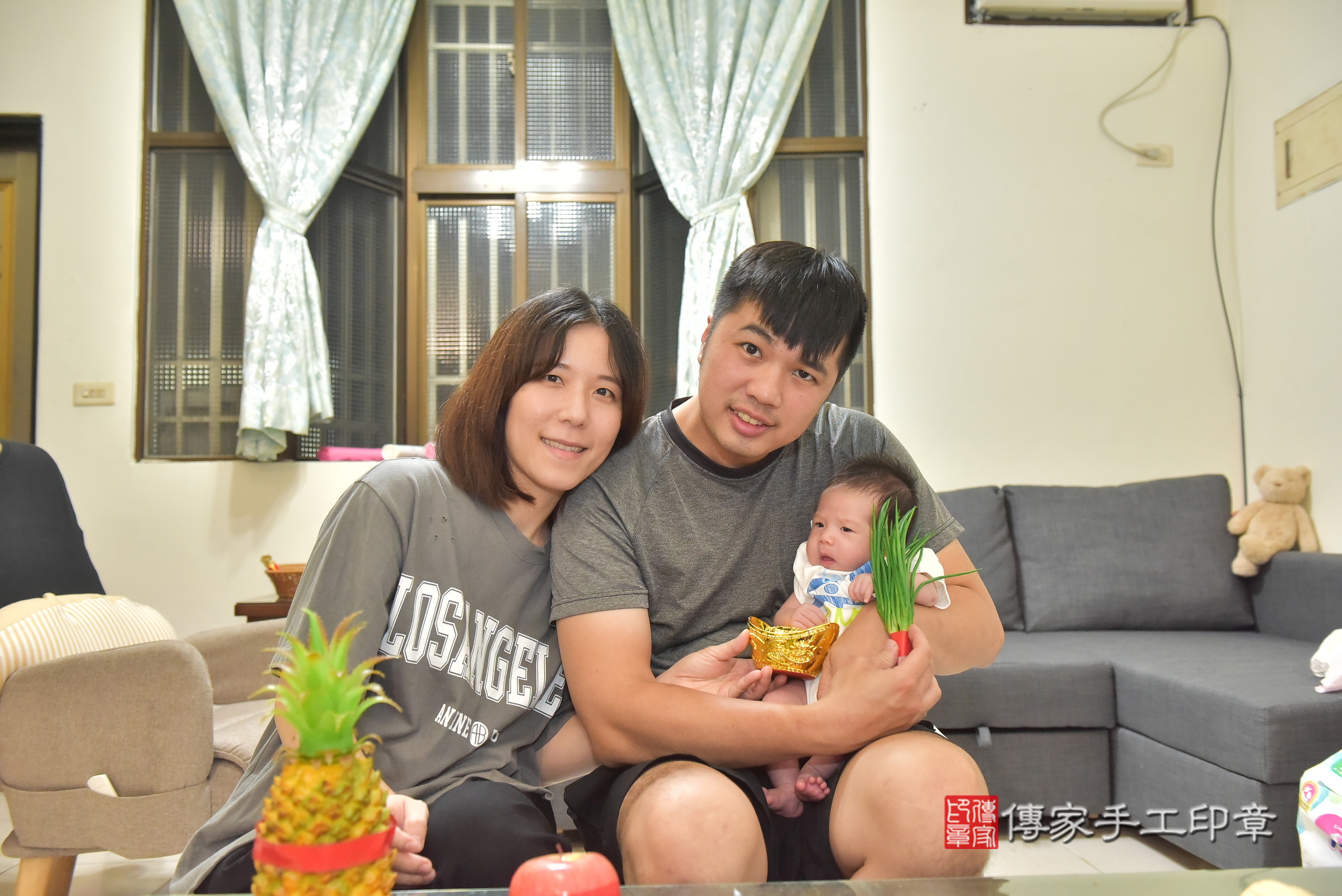 小伊寶寶(台中市大雅區到府嬰兒小伊寶寶滿月剃頭理髮、到府嬰兒剃胎毛儀式吉祥話)。到府剃頭剃胎毛主持、專業拍照、證書。★購買「臍帶章、肚臍章、胎毛筆刷印章」贈送：剃頭、收涎、抓周，三選一。2024.11.16，照片8