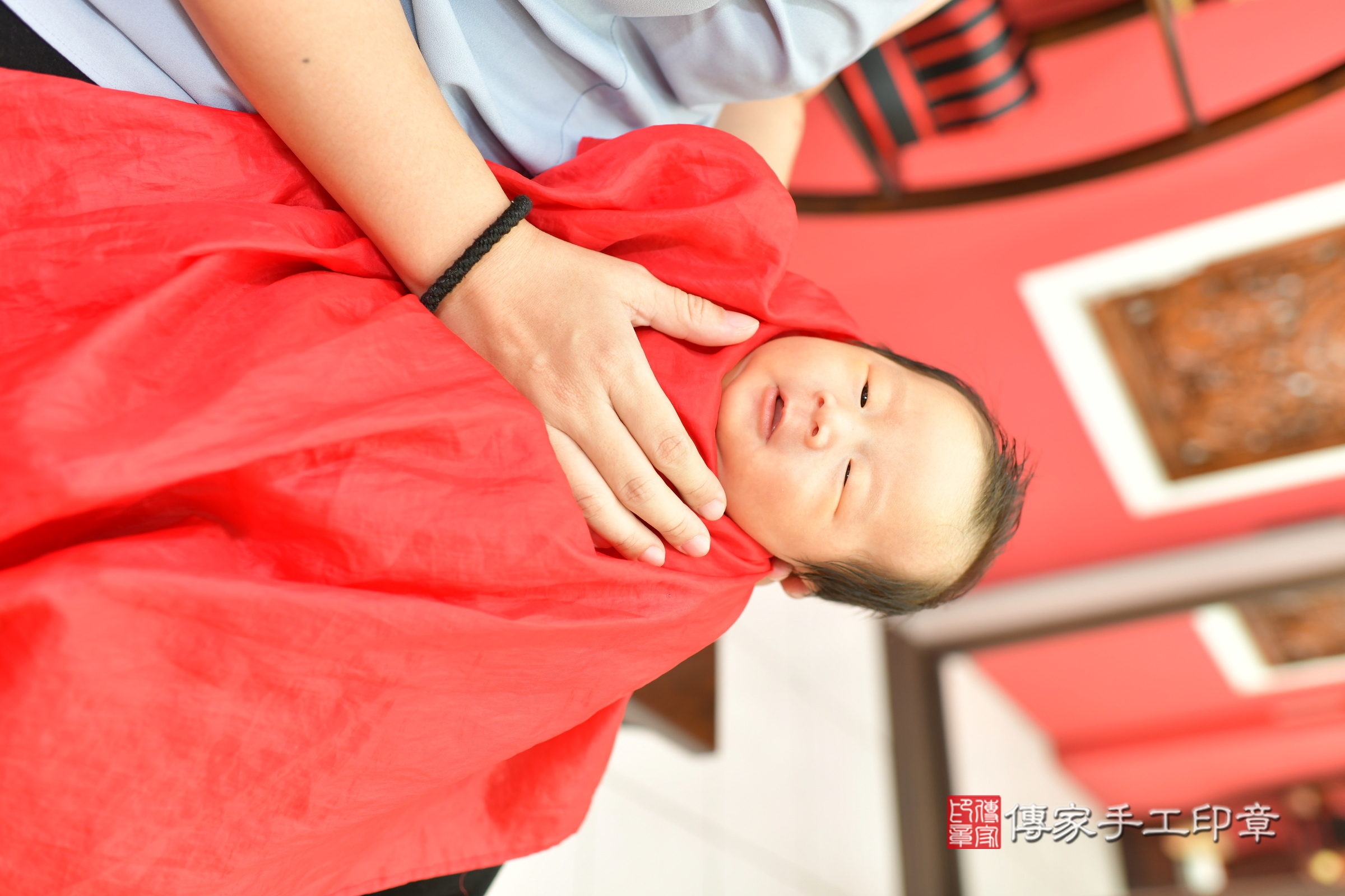 小譽寶寶(台中市北區嬰兒寶寶滿月剃頭理髮、嬰兒剃胎毛儀式吉祥話)。中國風會場，爸媽寶貝穿「日中韓」古裝禮服。專業拍照、證書。★購買「臍帶章、肚臍章、胎毛筆刷印章」贈送：剃頭、收涎、抓周，三選一。2024.11.16，照片19