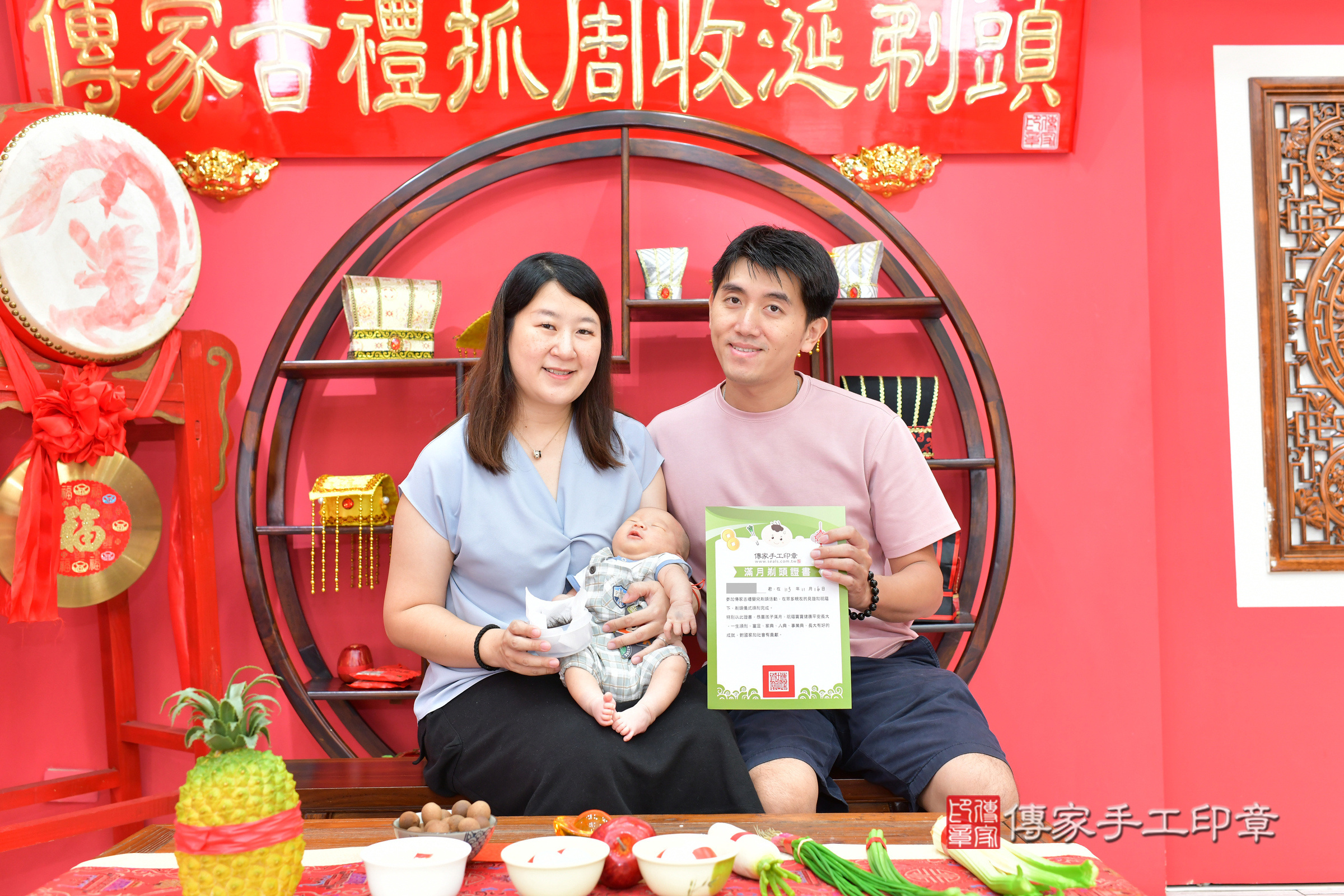 小譽寶寶(台中市北區嬰兒寶寶滿月剃頭理髮、嬰兒剃胎毛儀式吉祥話)。中國風會場，爸媽寶貝穿「日中韓」古裝禮服。專業拍照、證書。★購買「臍帶章、肚臍章、胎毛筆刷印章」贈送：剃頭、收涎、抓周，三選一。2024.11.16，照片21