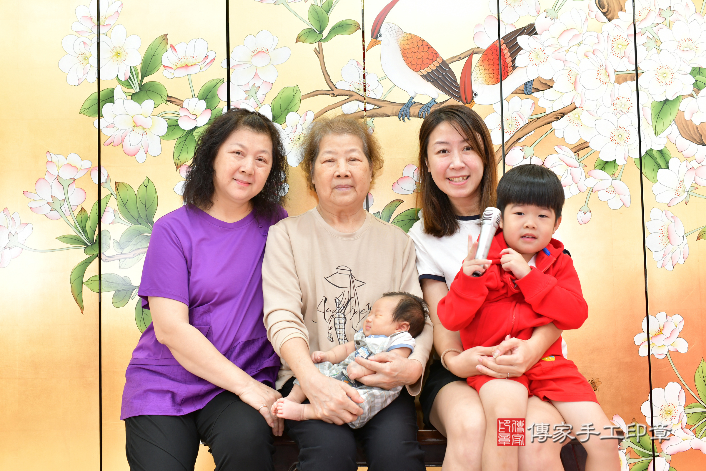 小譽寶寶(台中市北區嬰兒寶寶滿月剃頭理髮、嬰兒剃胎毛儀式吉祥話)。中國風會場，爸媽寶貝穿「日中韓」古裝禮服。專業拍照、證書。★購買「臍帶章、肚臍章、胎毛筆刷印章」贈送：剃頭、收涎、抓周，三選一。2024.11.16，照片6
