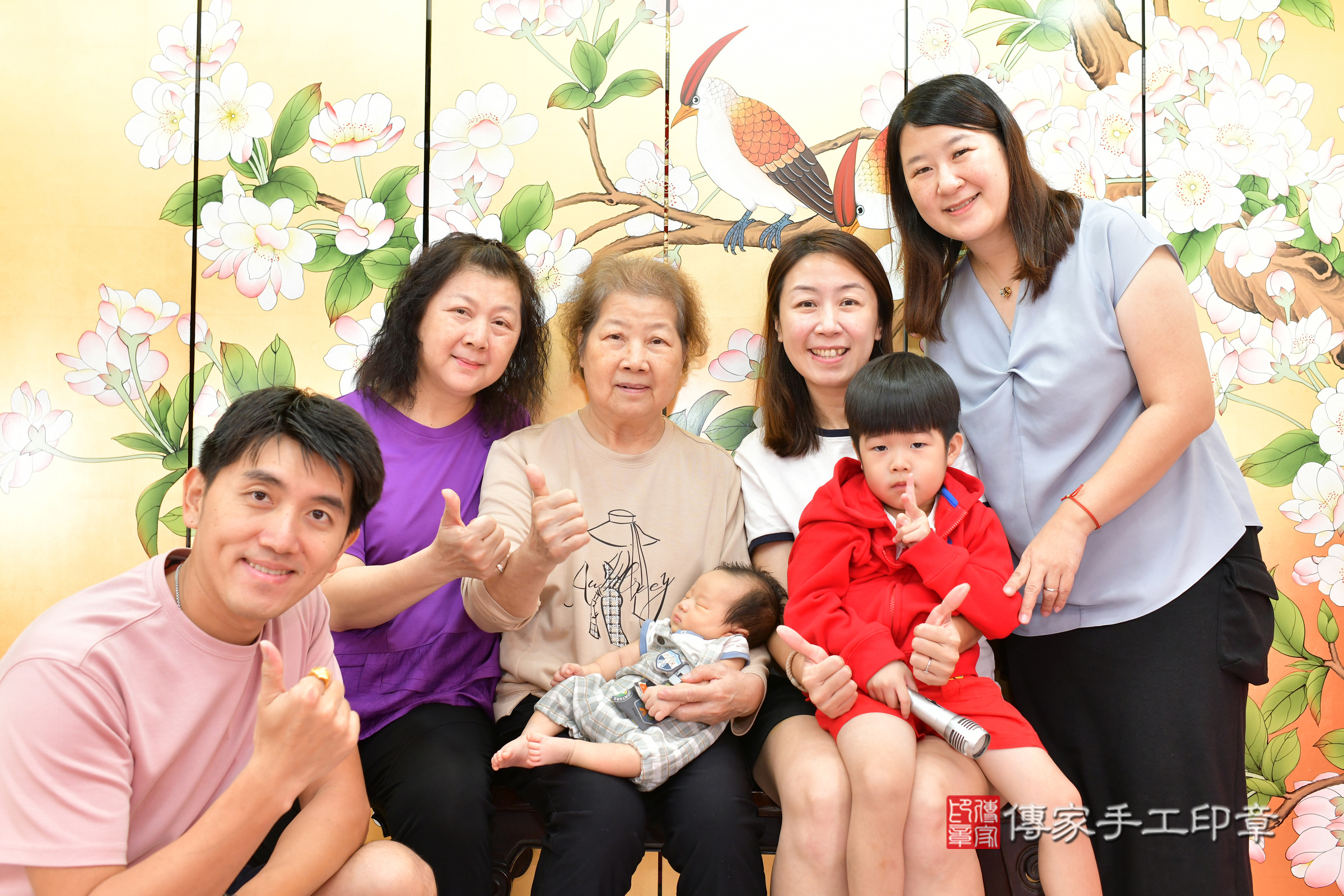 小譽寶寶(台中市北區嬰兒寶寶滿月剃頭理髮、嬰兒剃胎毛儀式吉祥話)。中國風會場，爸媽寶貝穿「日中韓」古裝禮服。專業拍照、證書。★購買「臍帶章、肚臍章、胎毛筆刷印章」贈送：剃頭、收涎、抓周，三選一。2024.11.16，照片7