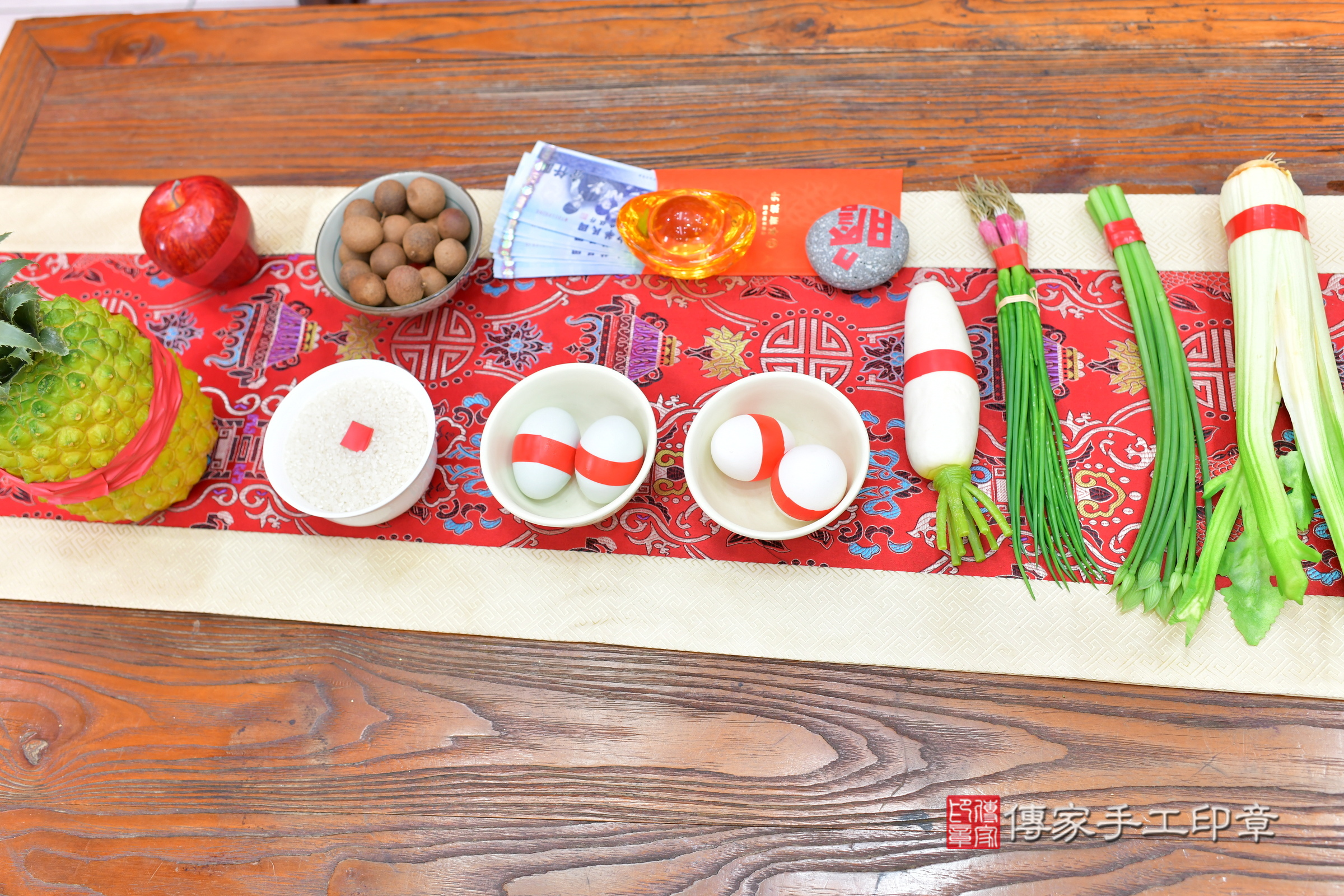 小譽寶寶(台中市北區嬰兒寶寶滿月剃頭理髮、嬰兒剃胎毛儀式吉祥話)。中國風會場，爸媽寶貝穿「日中韓」古裝禮服。專業拍照、證書。★購買「臍帶章、肚臍章、胎毛筆刷印章」贈送：剃頭、收涎、抓周，三選一。2024.11.16，照片10