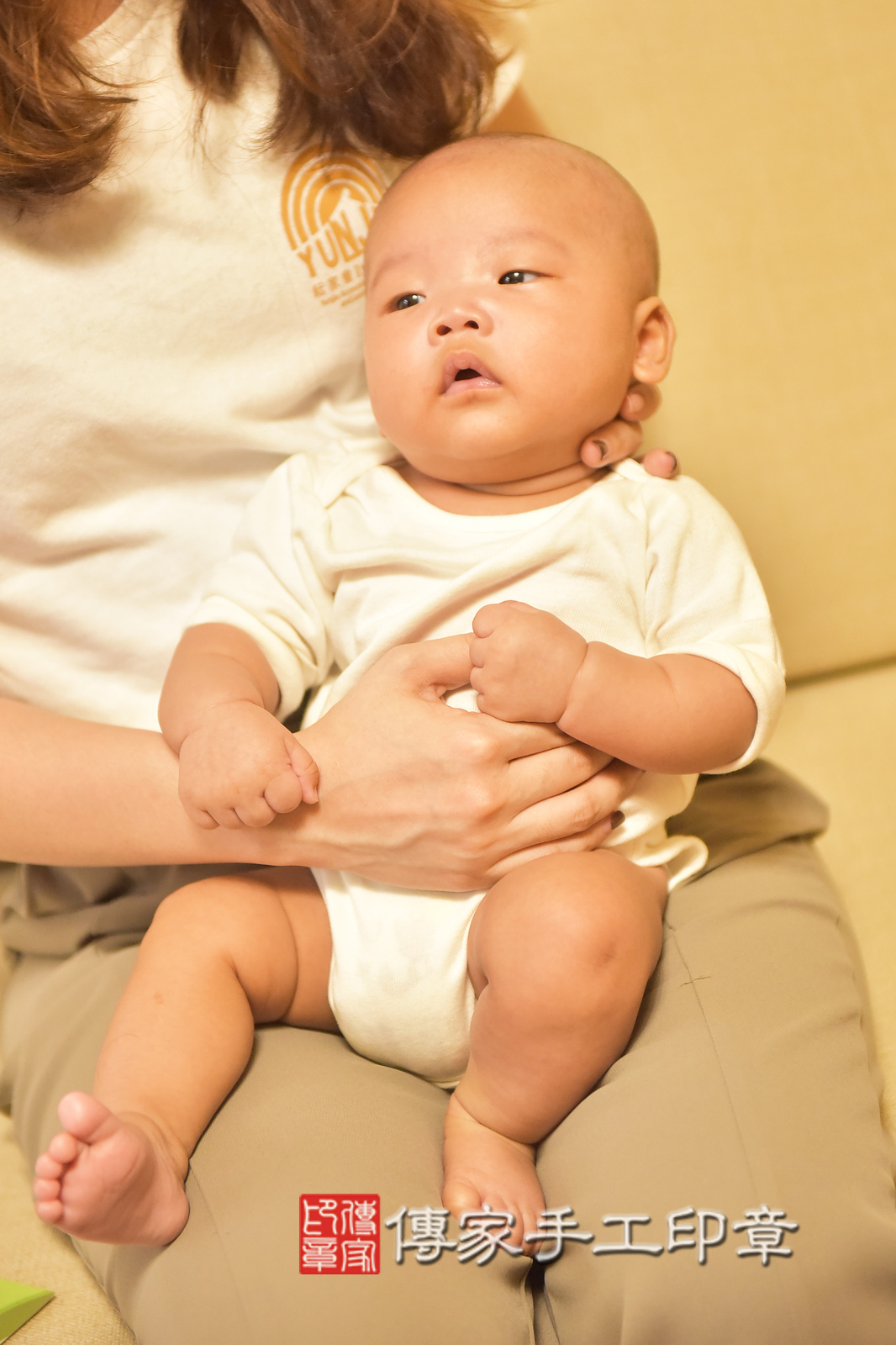 濬濬寶寶(台中市西屯區到府嬰兒濬濬寶寶滿月剃頭理髮、到府嬰兒剃胎毛儀式吉祥話)。到府剃頭剃胎毛主持、專業拍照、證書。★購買「臍帶章、肚臍章、胎毛筆刷印章」贈送：剃頭、收涎、抓周，三選一。2024.11.18，照片24